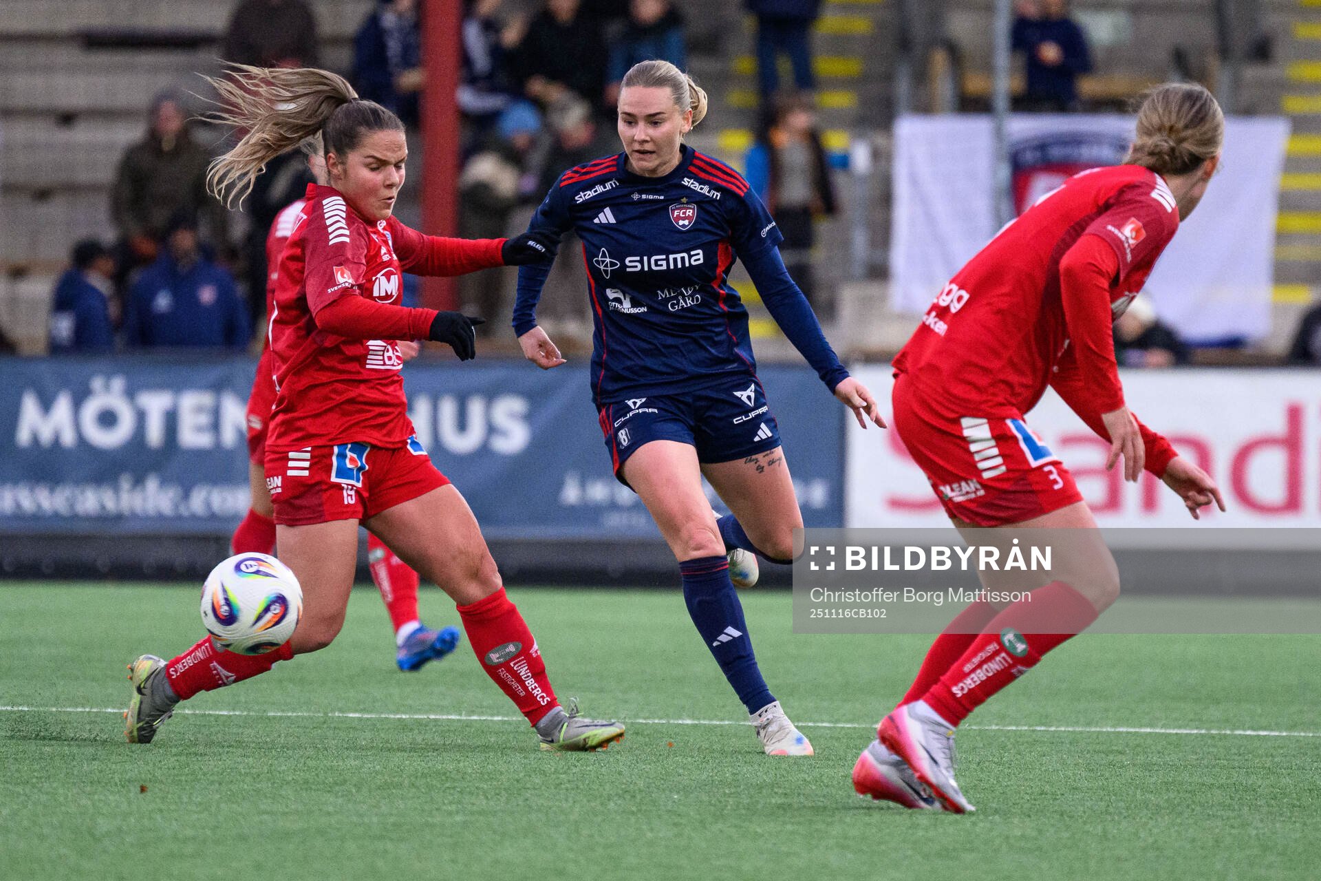 Linköpings Keera Michele Melenhorst och Rosengårds Emma