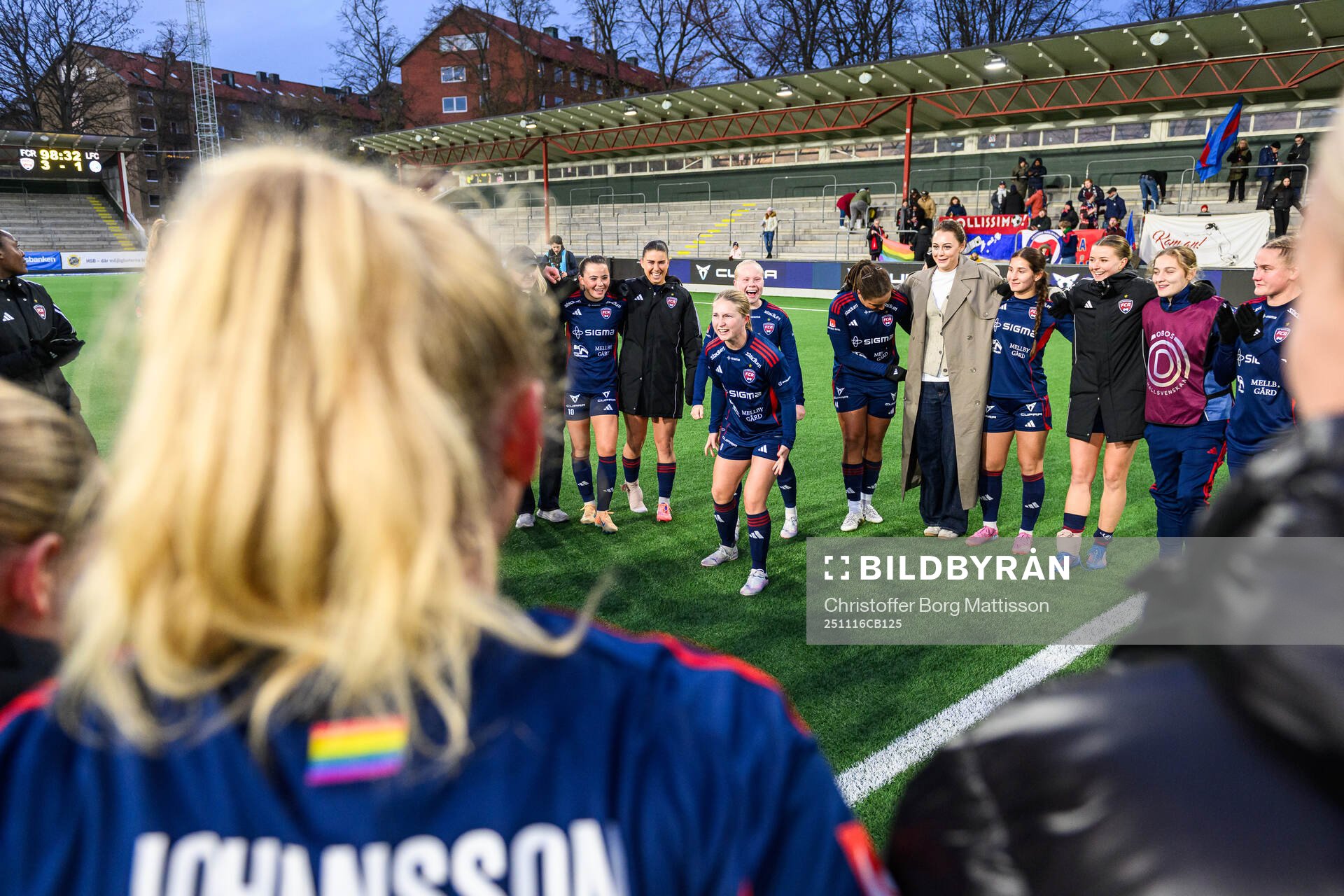 Rosengårds Hanna Andersson jublar med laget