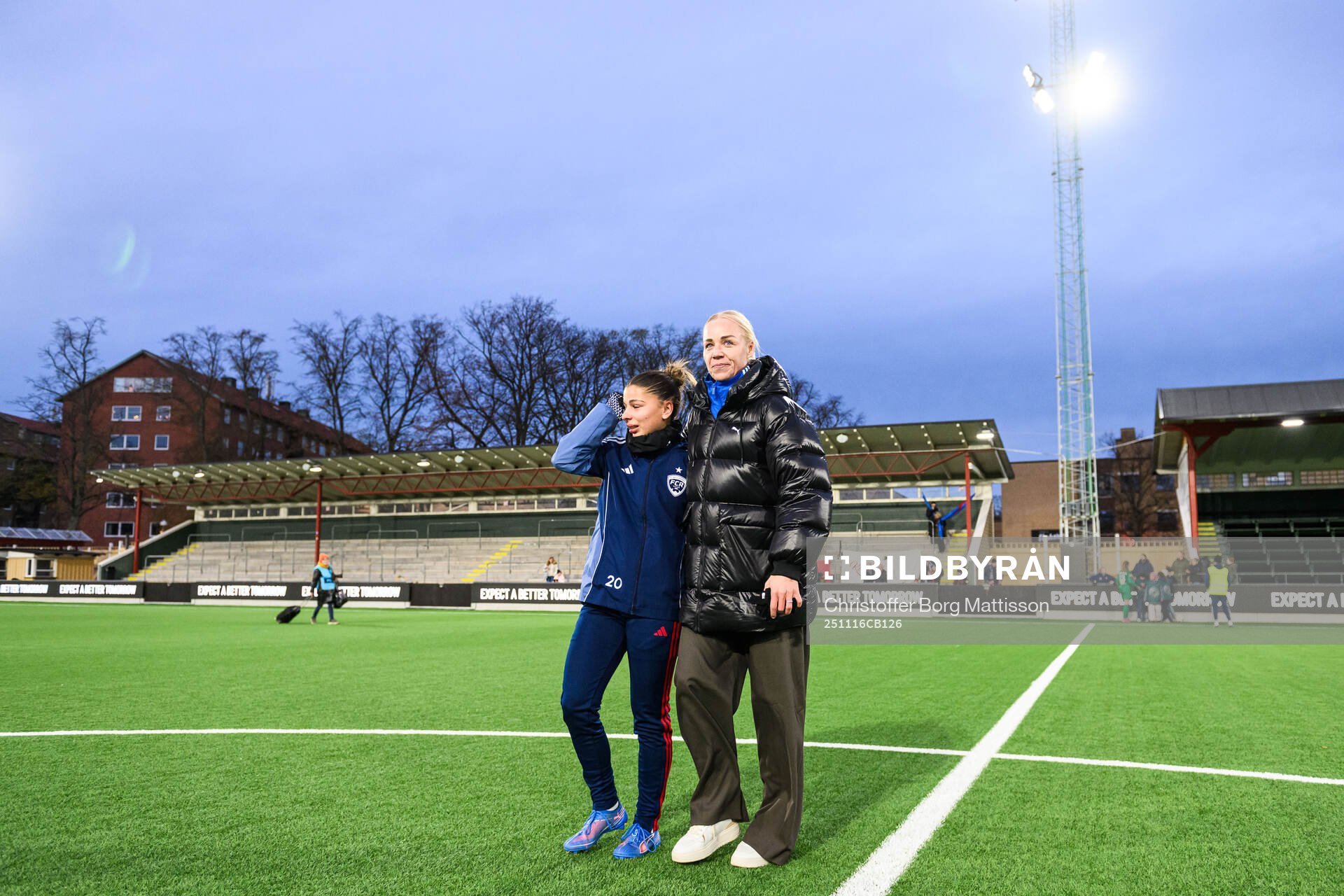Rosengårds Mikaela Stojanovska och fotbollschef Caroline