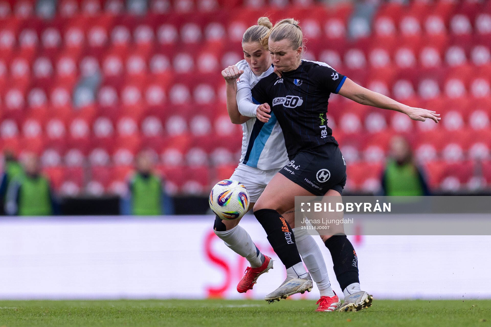 Djurgårdens Nanne Ruuskanen och Växjö DFFs Lovisa