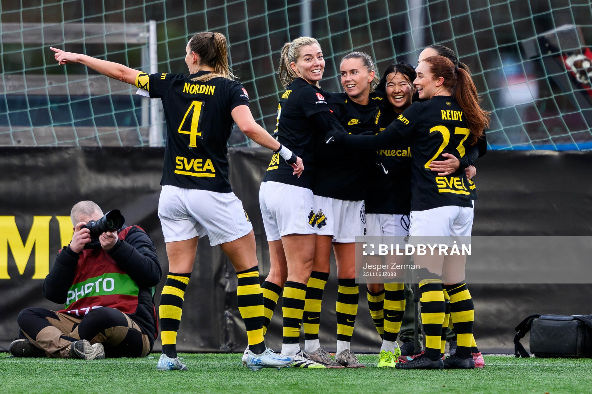 AIKs Haruna Tabata jublar med lagkamrater
