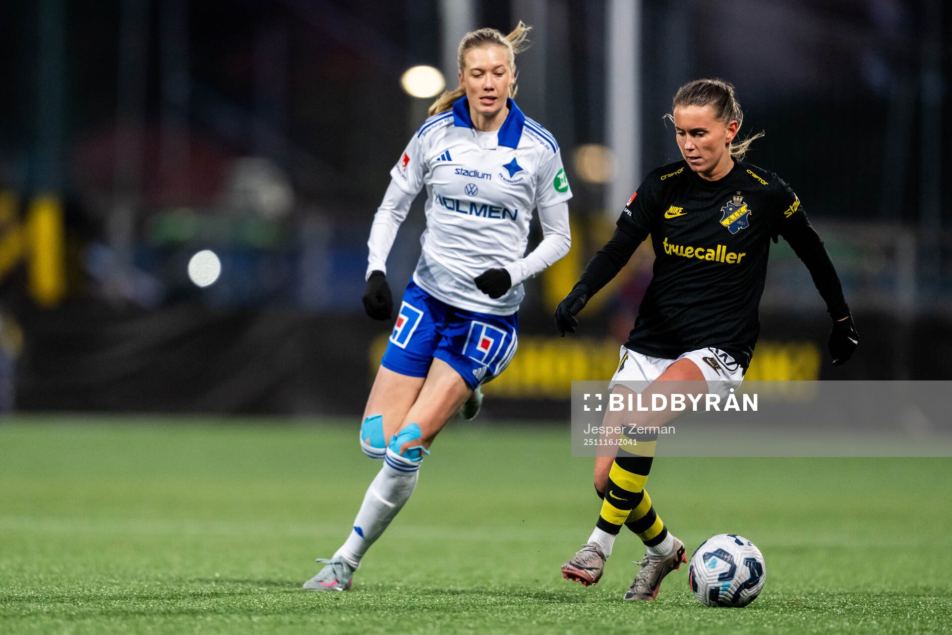 IFK Norrköpings Ebba Handfast och AIKs Adelisa Grabus