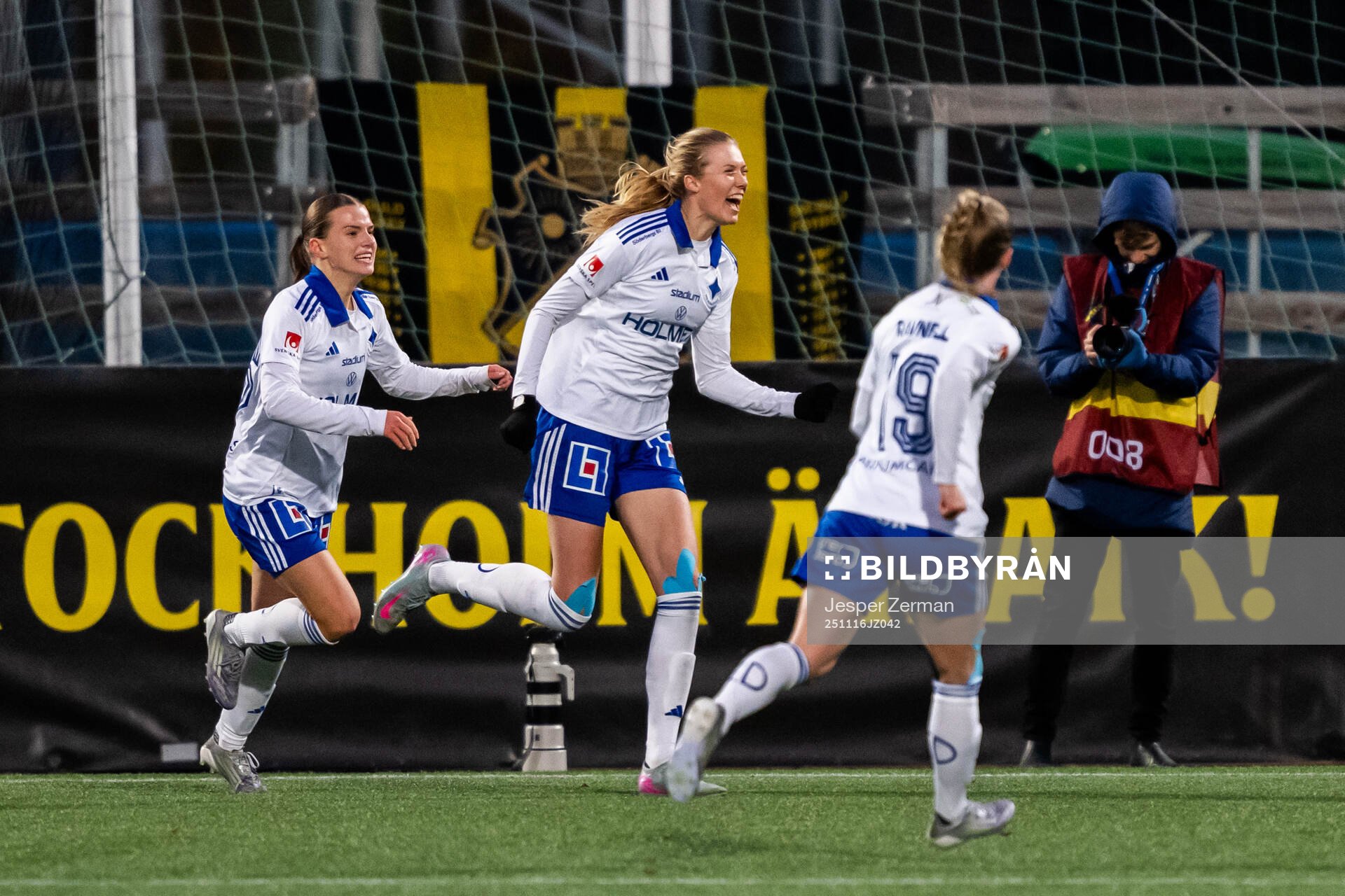 IFK Norrköpings Ebba Handfast jublar