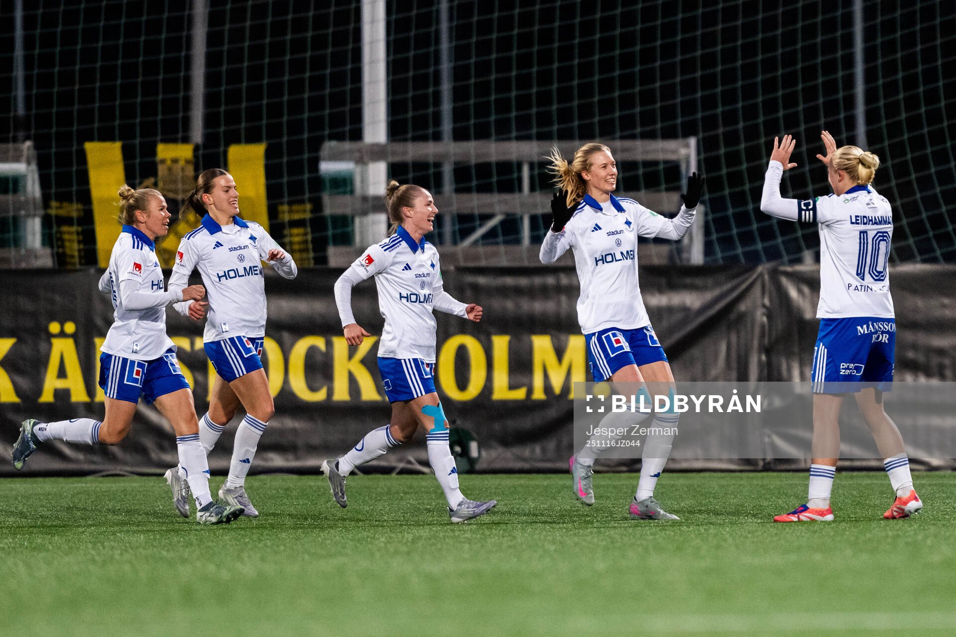 IFK Norrköpings Ebba Handfast jublar
