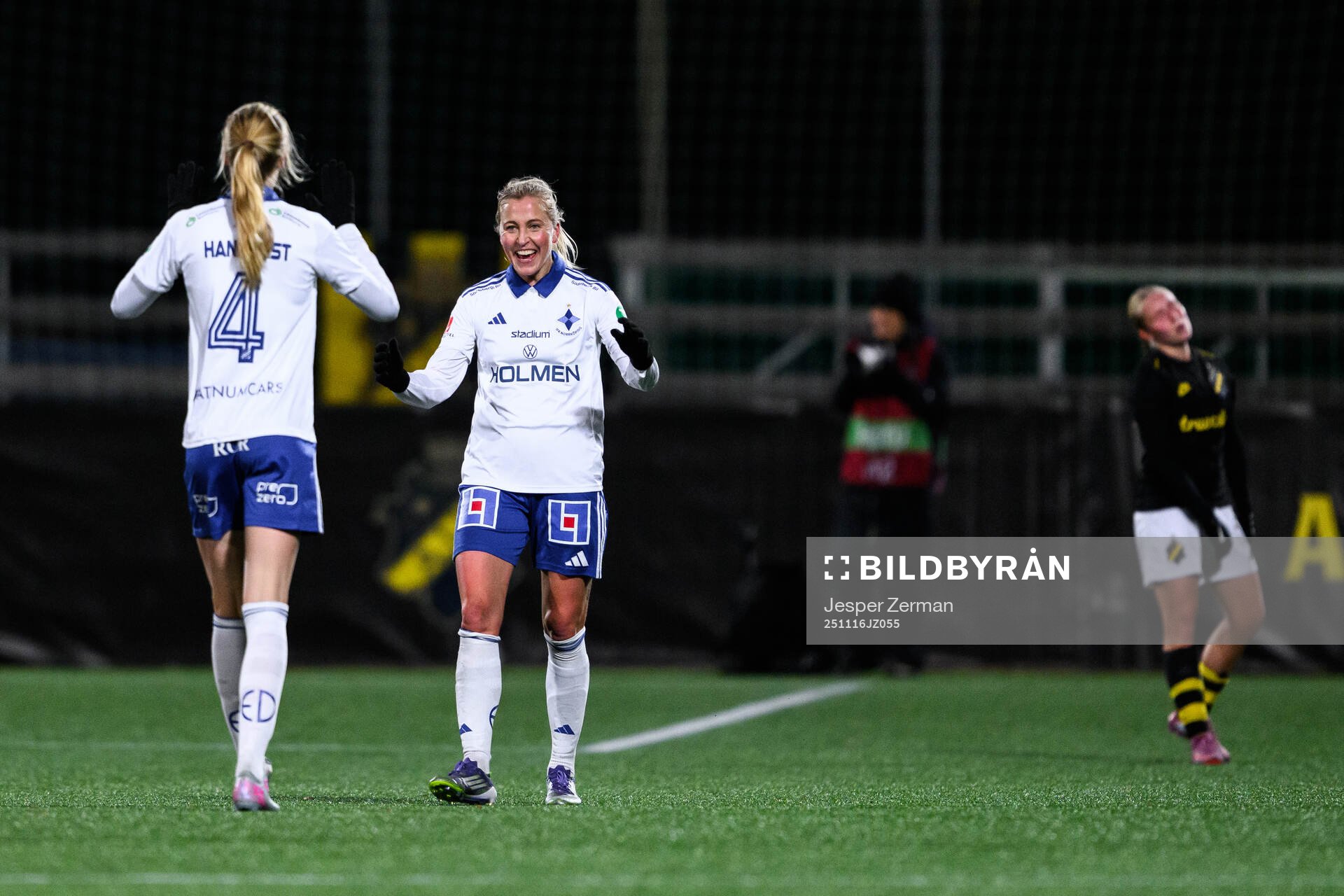 IFK Norrköpings Julia Karlernäs jublar