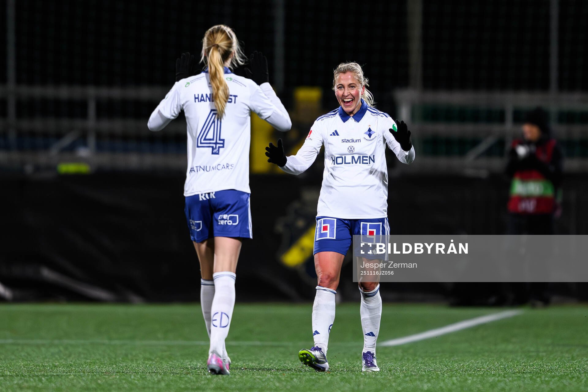 IFK Norrköpings Julia Karlernäs jublar