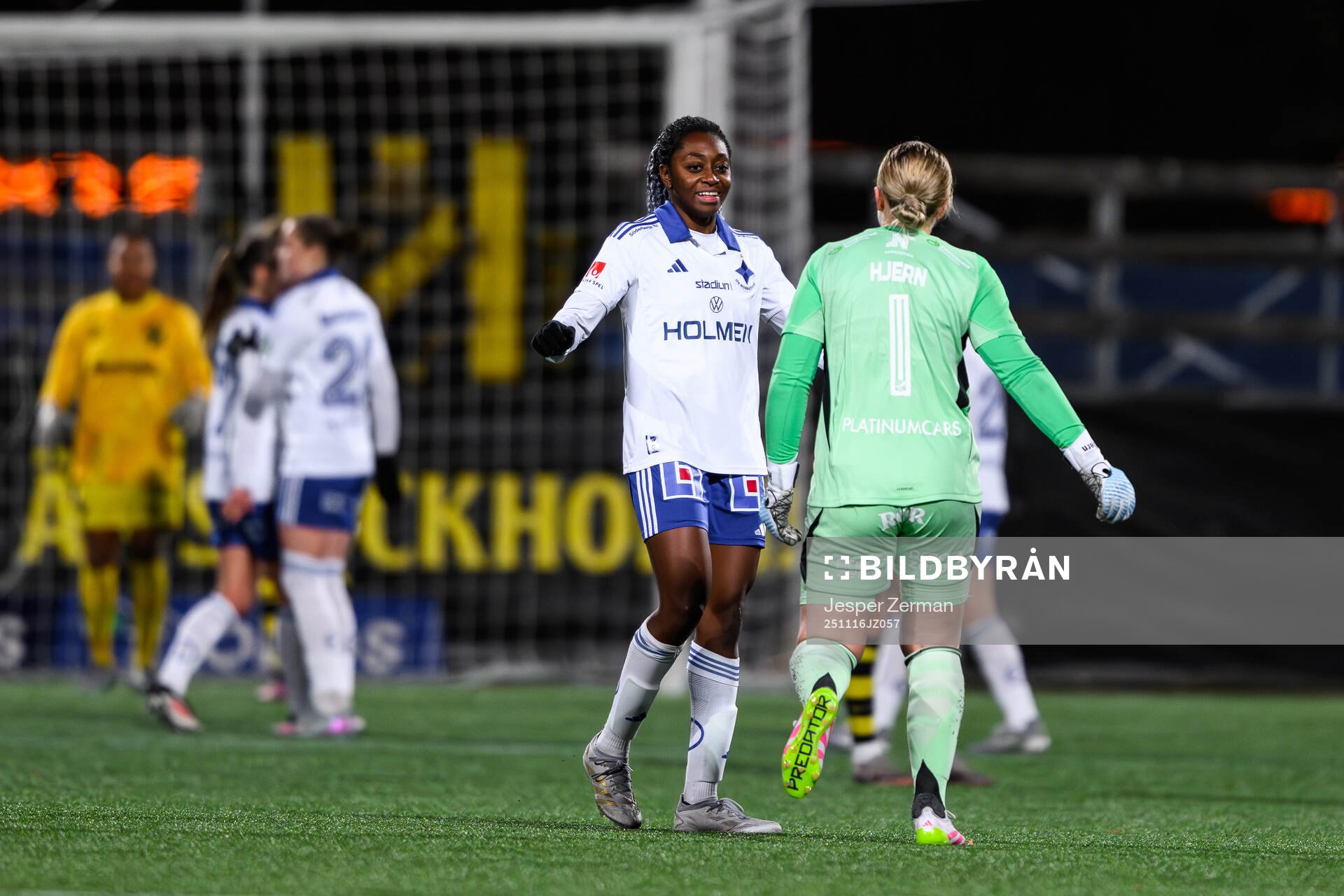 IFK Norrköpings Maya Aliyah Antoine och Sofia Hjern jublar