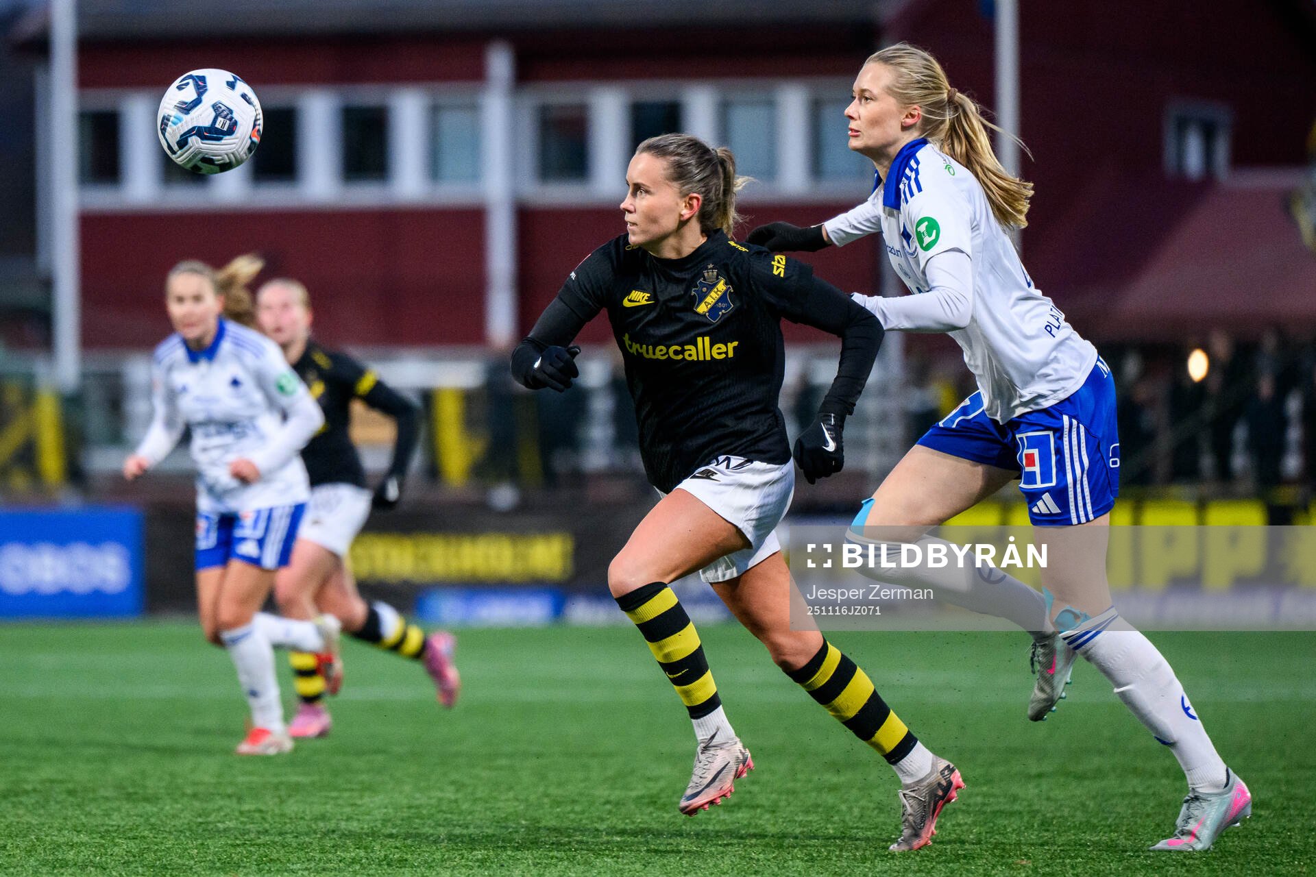 AIKs Adelisa Grabus och IFK Norrköpings Ebba Handfast