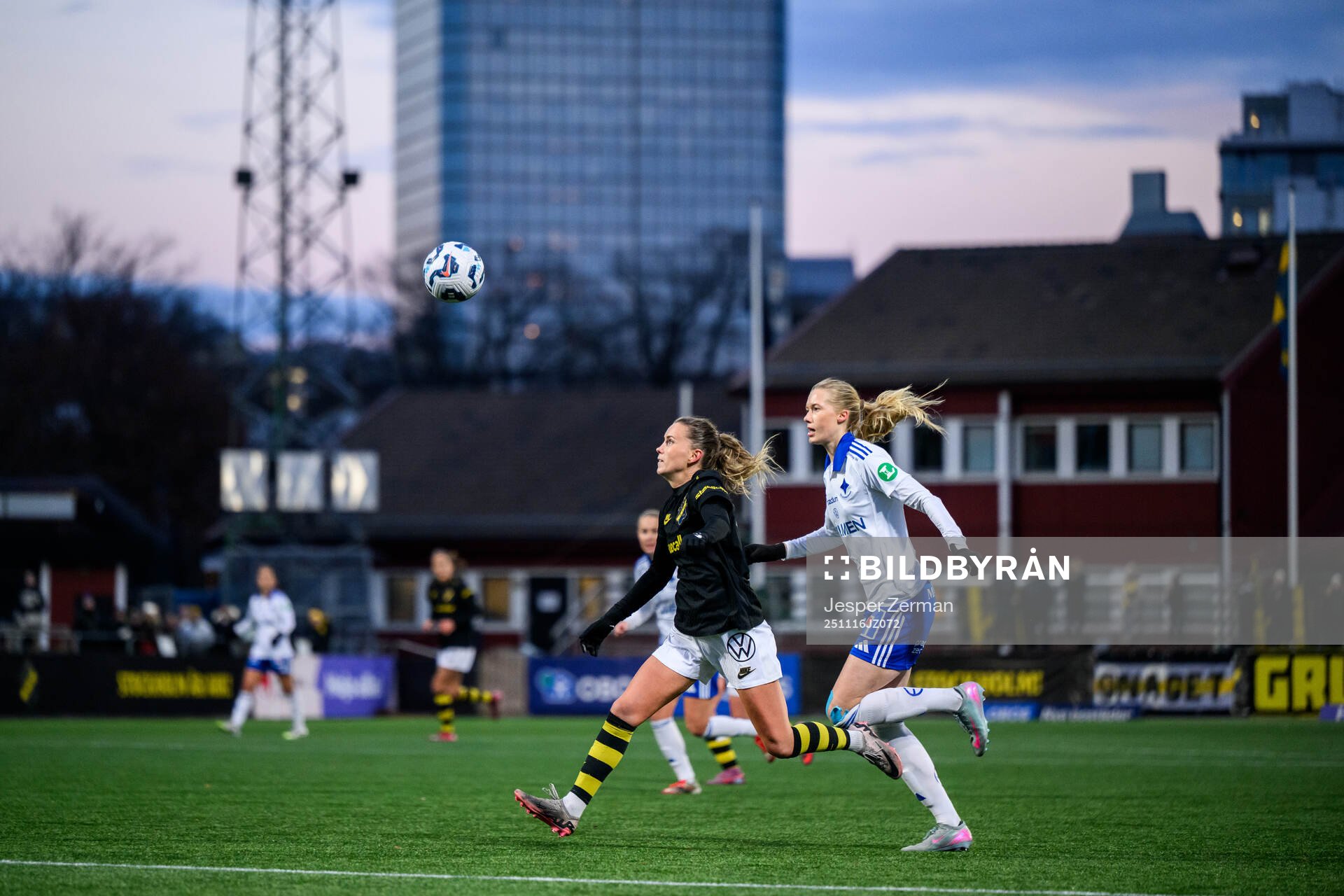 AIKs Adelisa Grabus och IFK Norrköpings Ebba Handfast