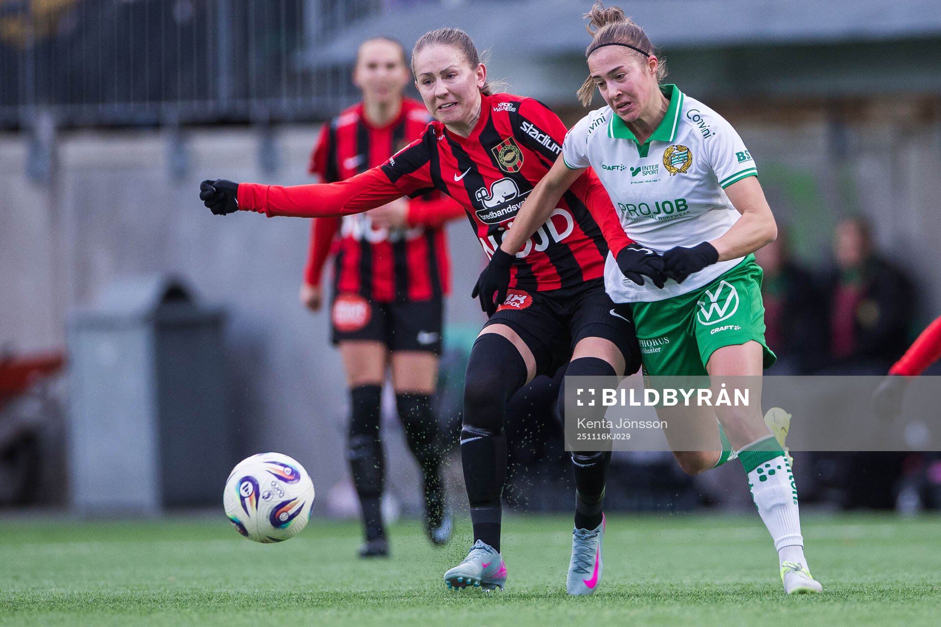 Brommapojkarnas Ida Bengtsson och Hammarbys Vilma Emilia