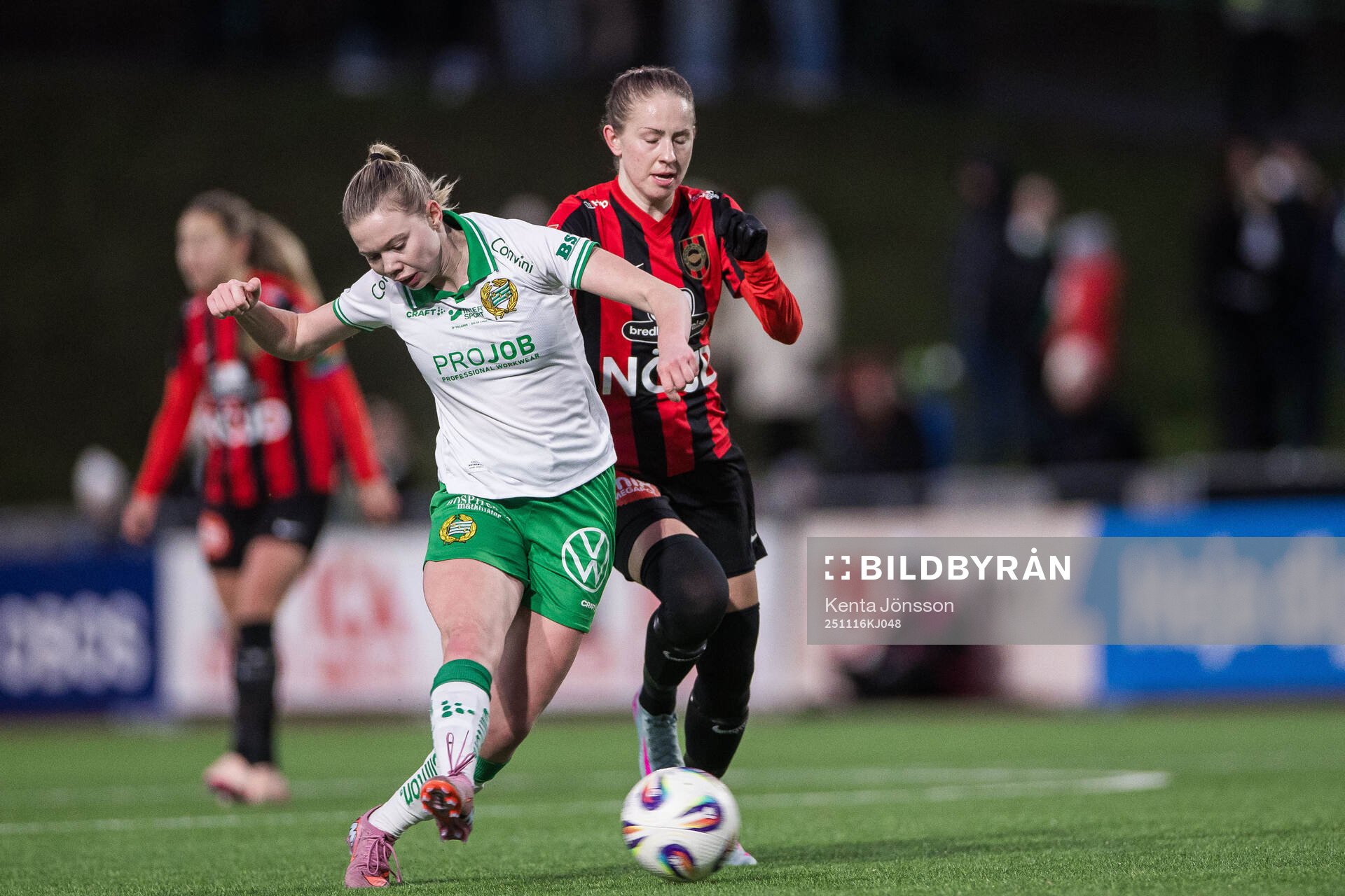 Hammarbys Bea Sprung och Brommapojkarnas Ida Bengtsson