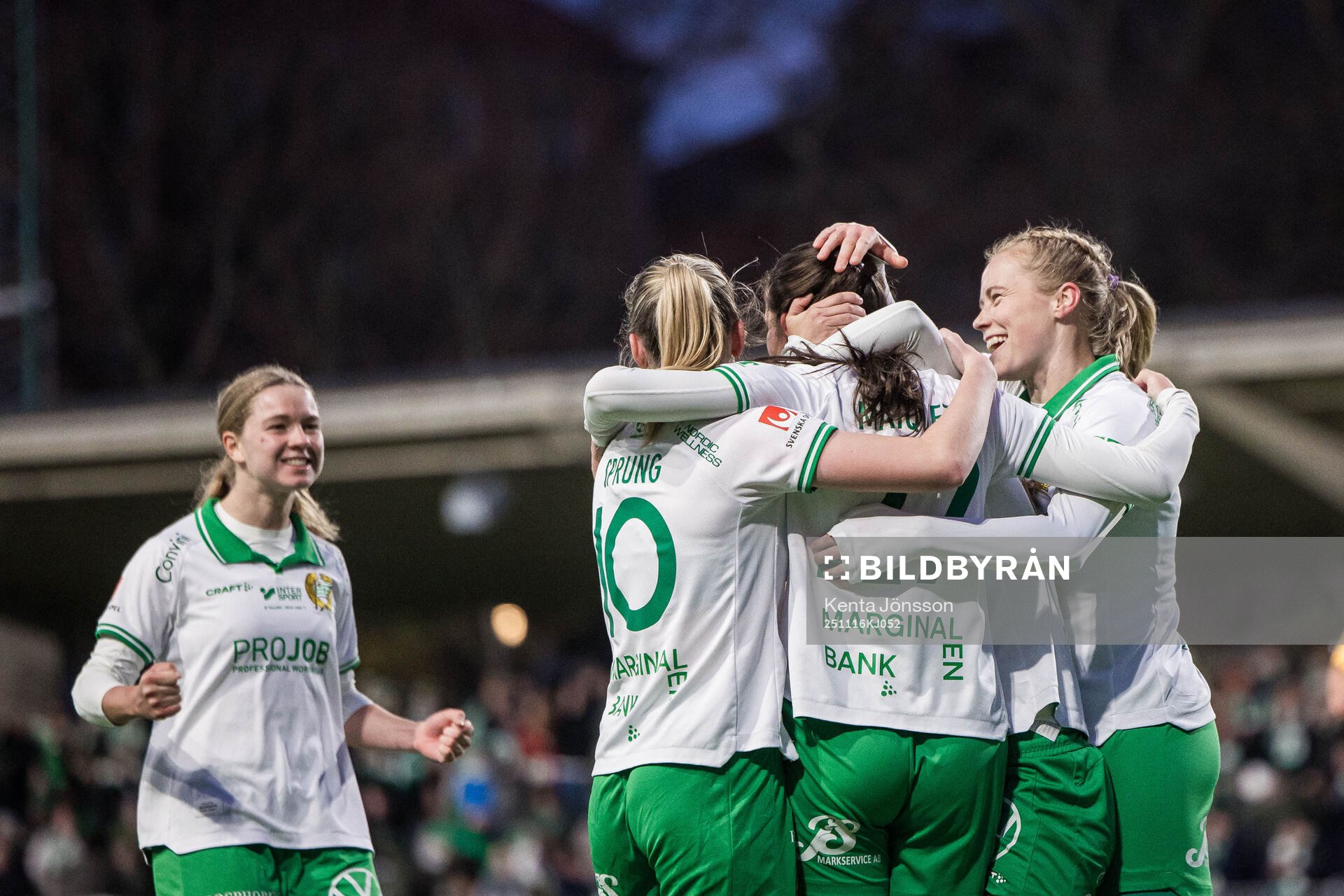 Hammarbys Stella Maiquez jublar med Hannah Sjödahl, Bea