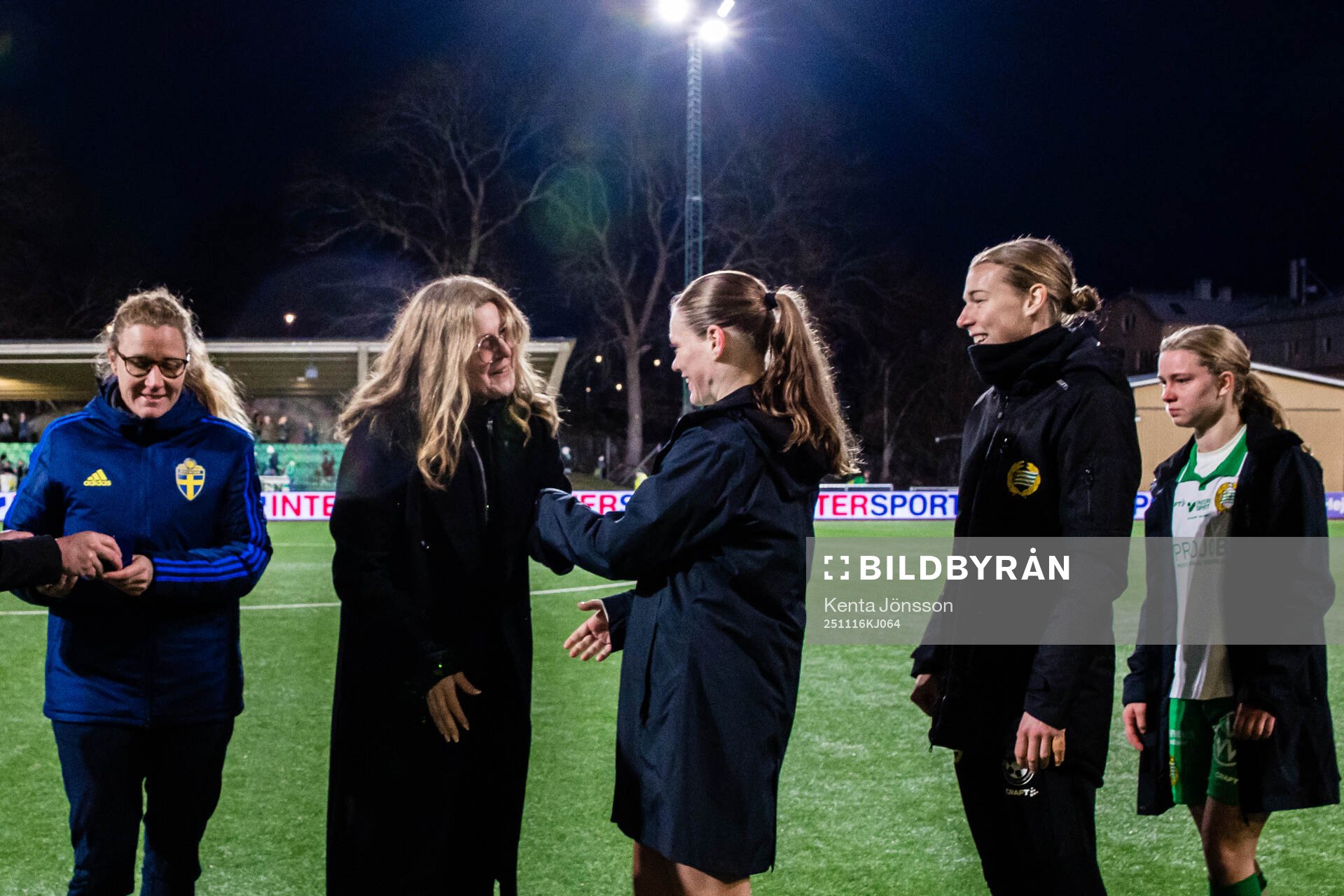 Hammarbys Sofia Reidy, målvakt målvakt Melina Loeck och
