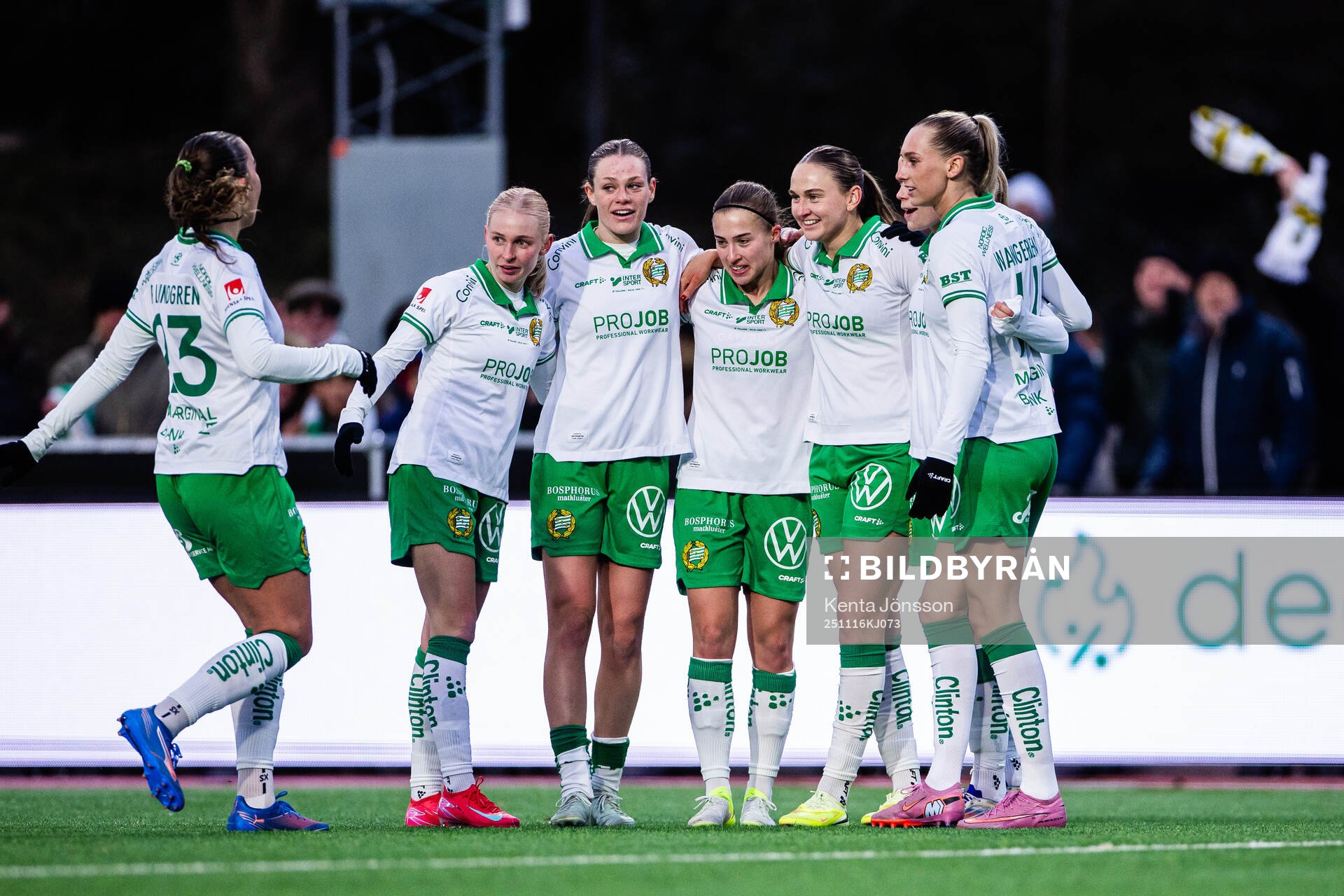 Hammarbys Vilde Hasund jublar med Athinna Persson Lundgren,