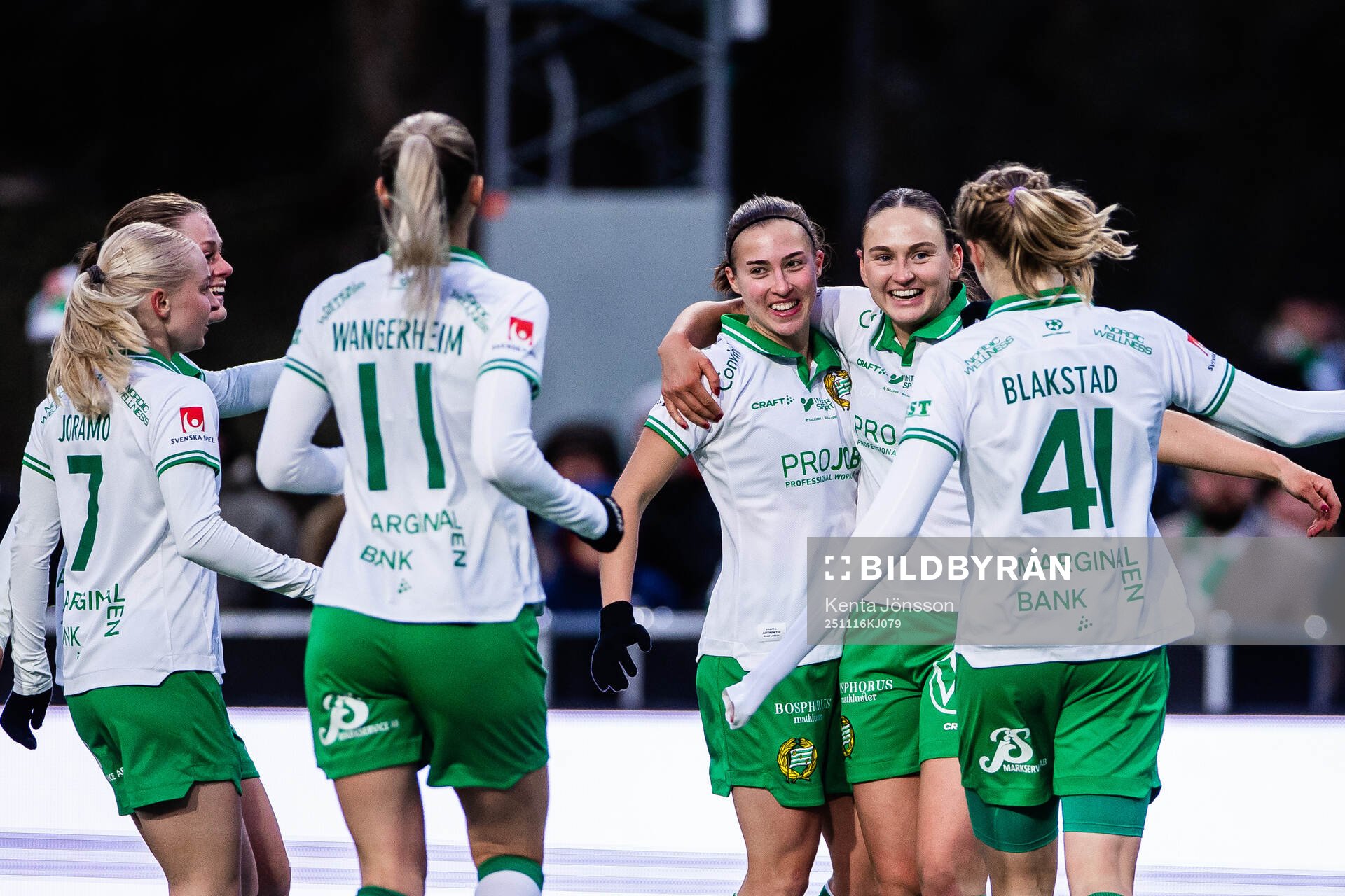 Hammarbys Vilde Hasund jublar med Ellen Wangerheim, Vilma