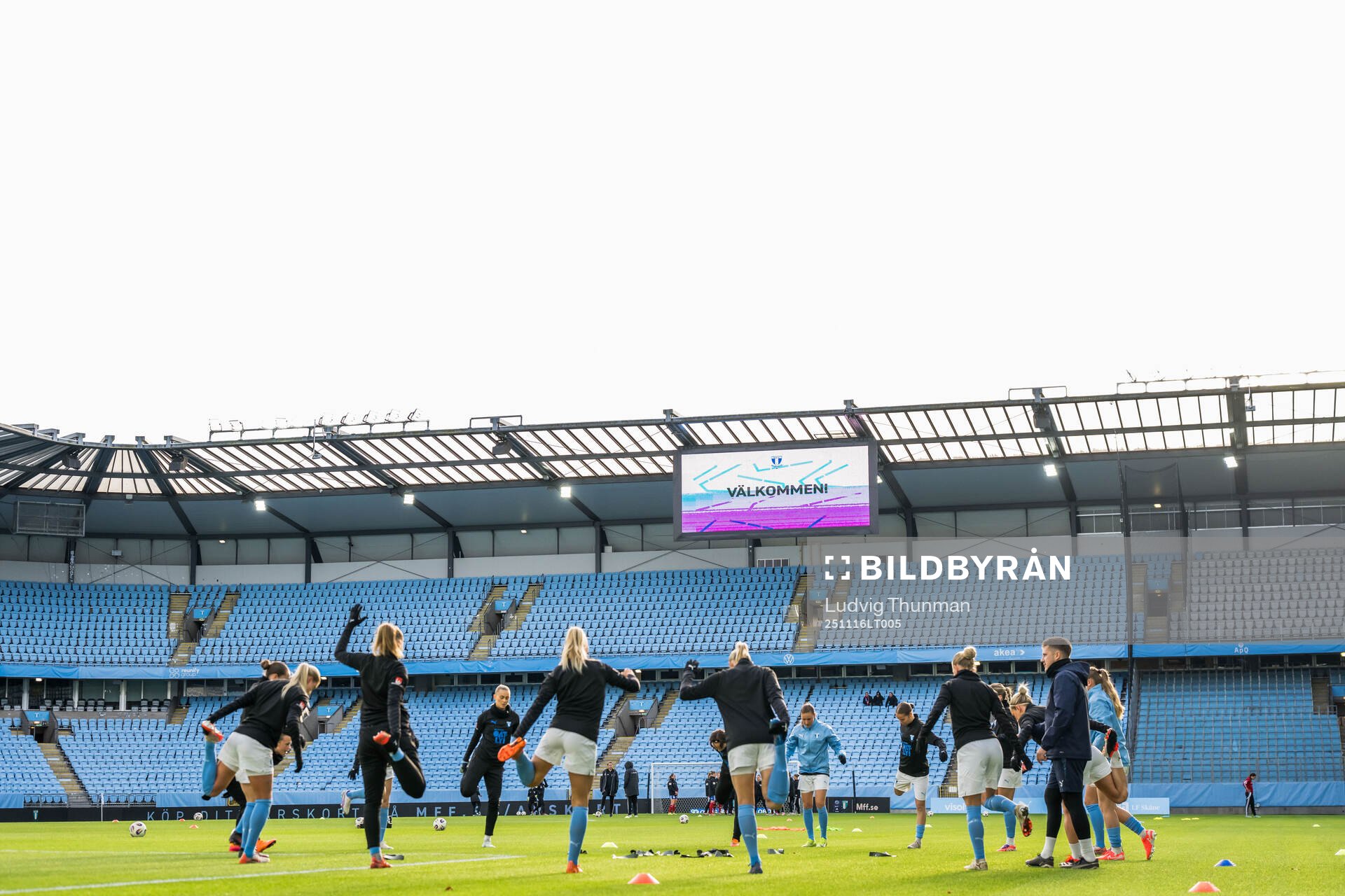 Malmö FFs spelare värmer upp