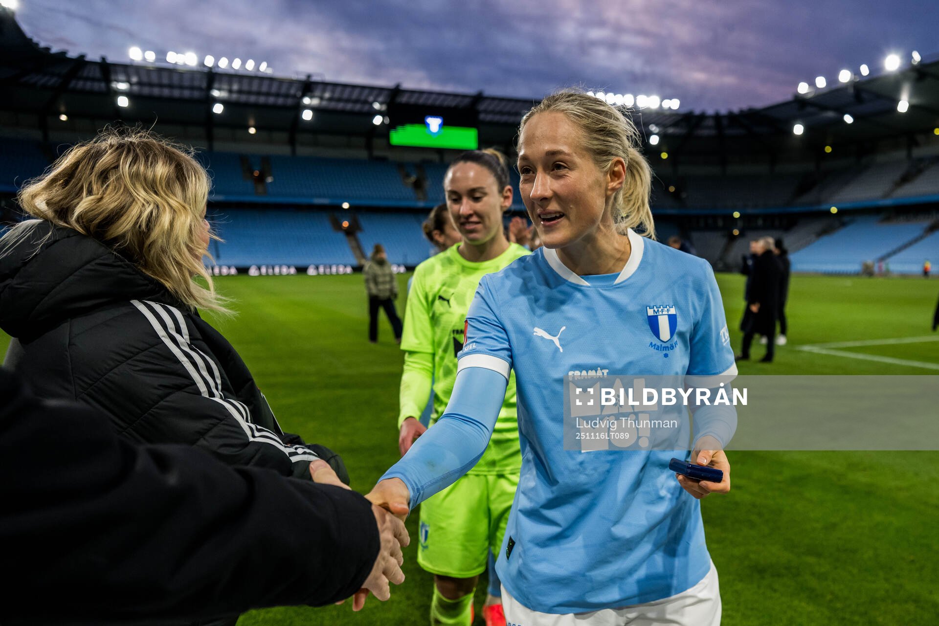 Malmö FFs målvakt Moa Öhman och Beatrice Persson