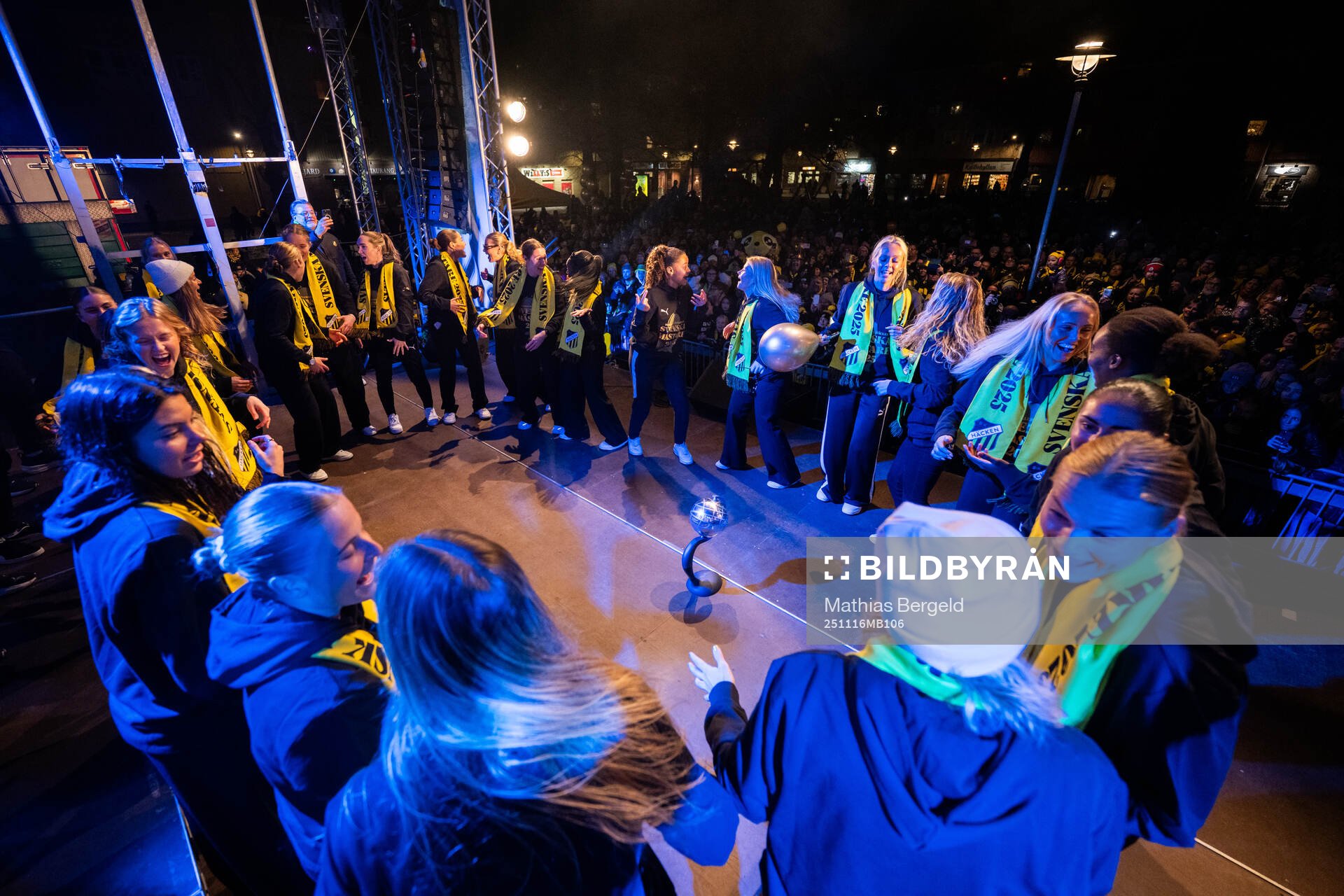 Spelarna dansar