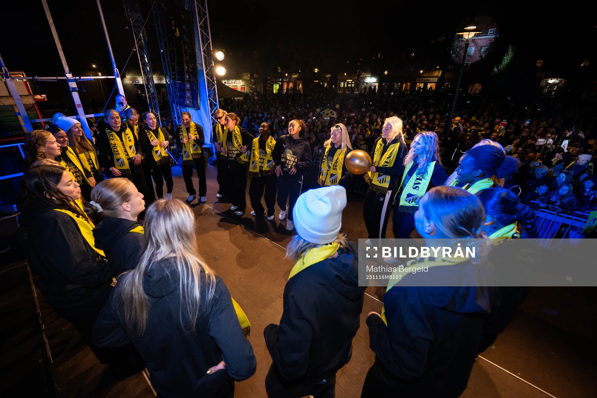 Spelarna dansar