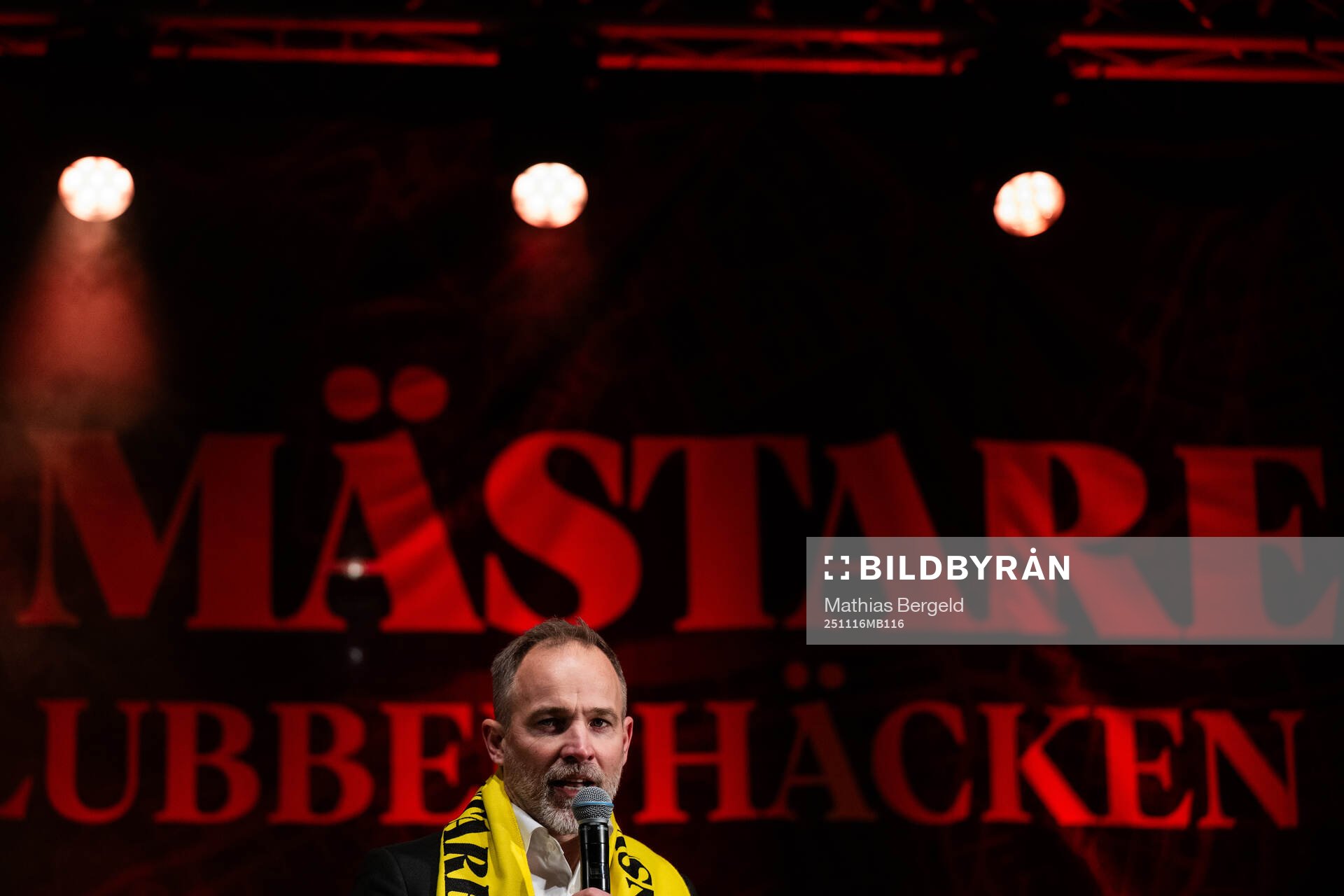 Sportchef Christian Lundström talar