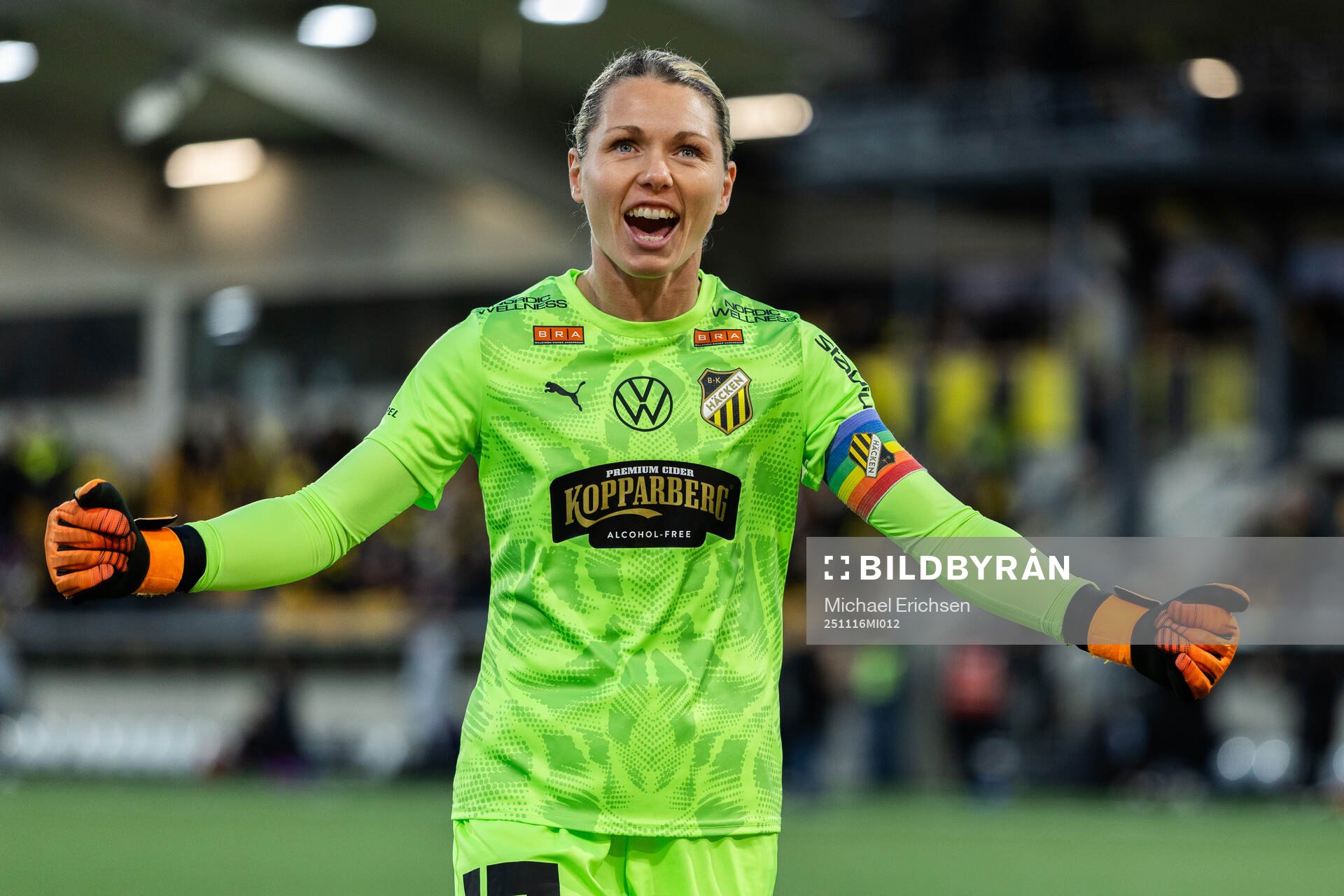 Häckens målvakt Jennifer Falk jublar