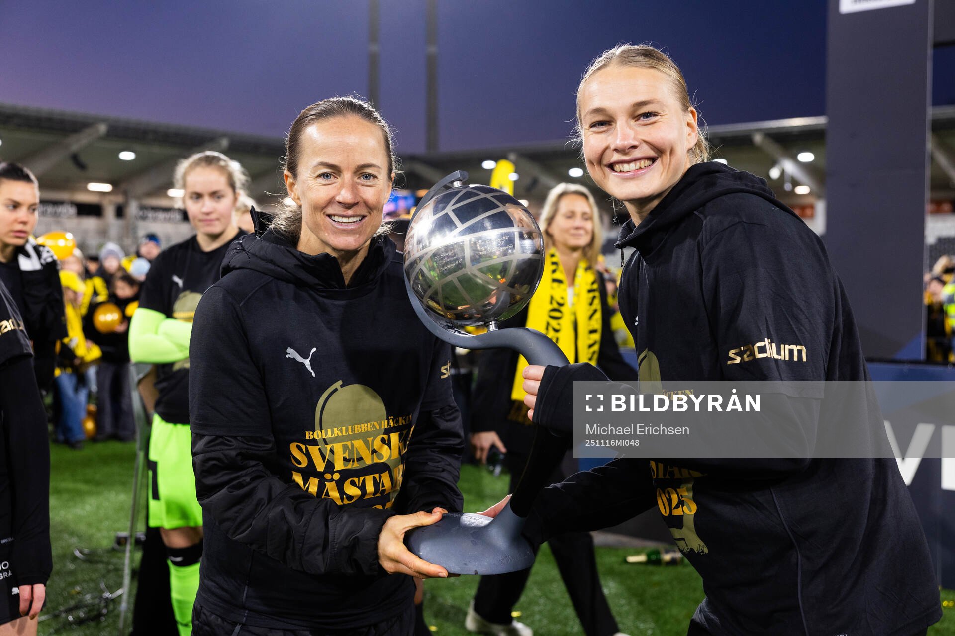Häckens Aivi Luik och Stina Sandbäck med Kronprinsessan