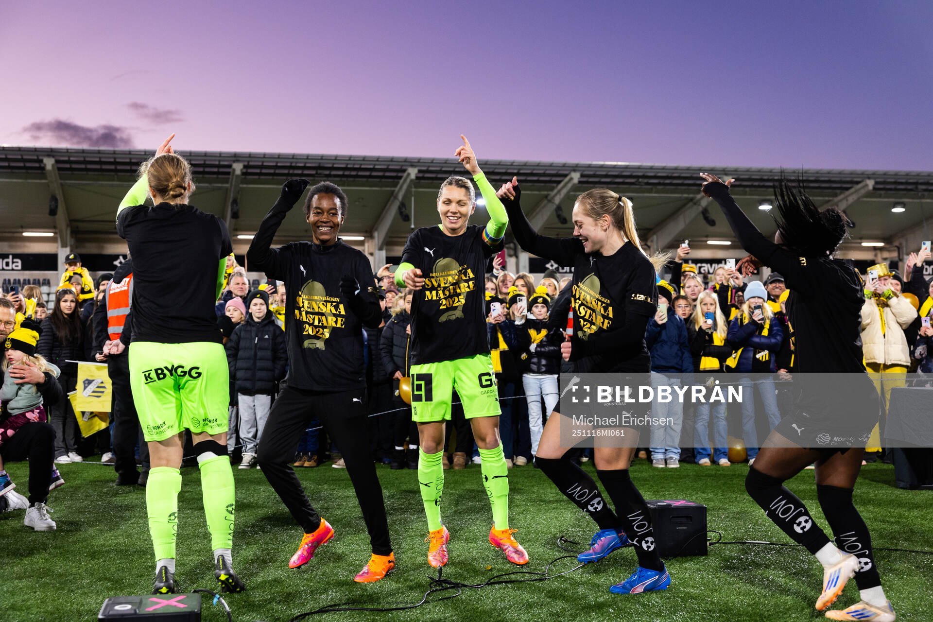 Häckens målvakt Fanney Birkisdottir, Faith Chinzimu,