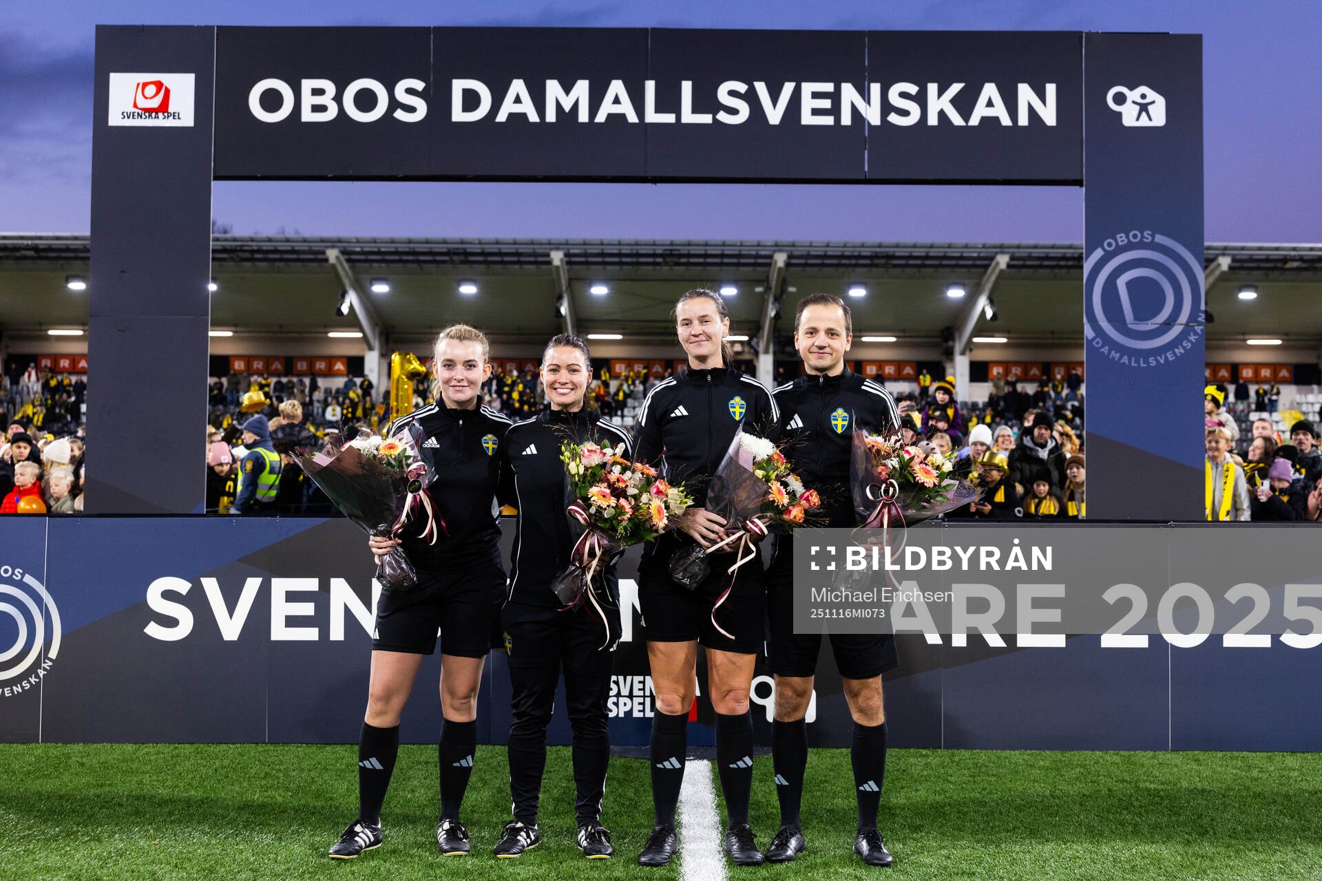Domare Lovisa Johansson samt assisterande domare Nike