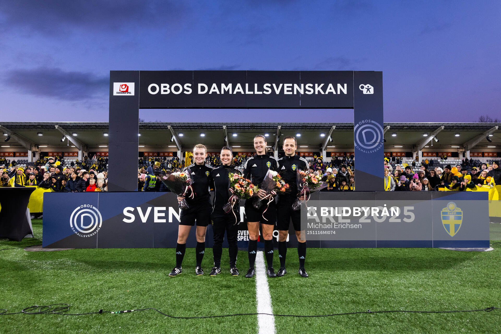 Domare Lovisa Johansson samt assisterande domare Nike