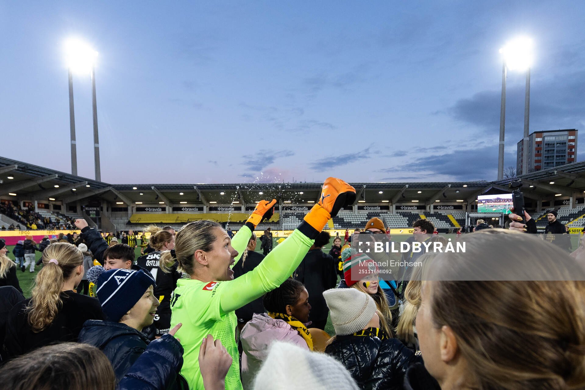 Häckens målvakt Jennifer Falk Häcken jublar