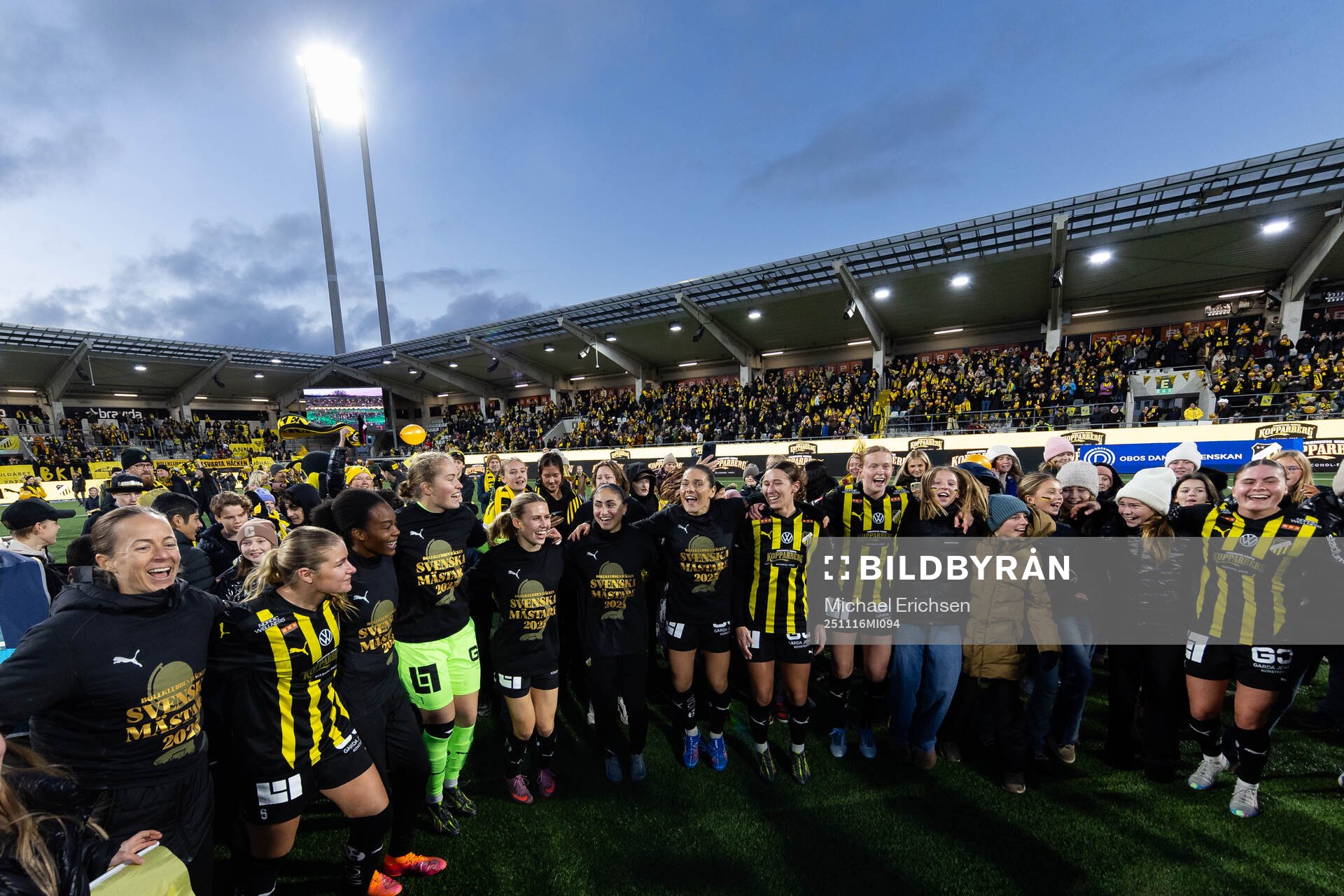 Häckens spelare jublar