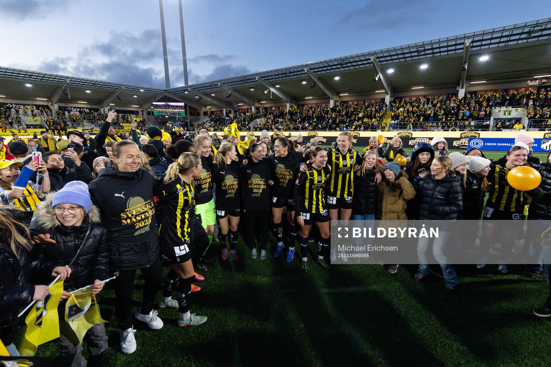 Häckens spelare jublar