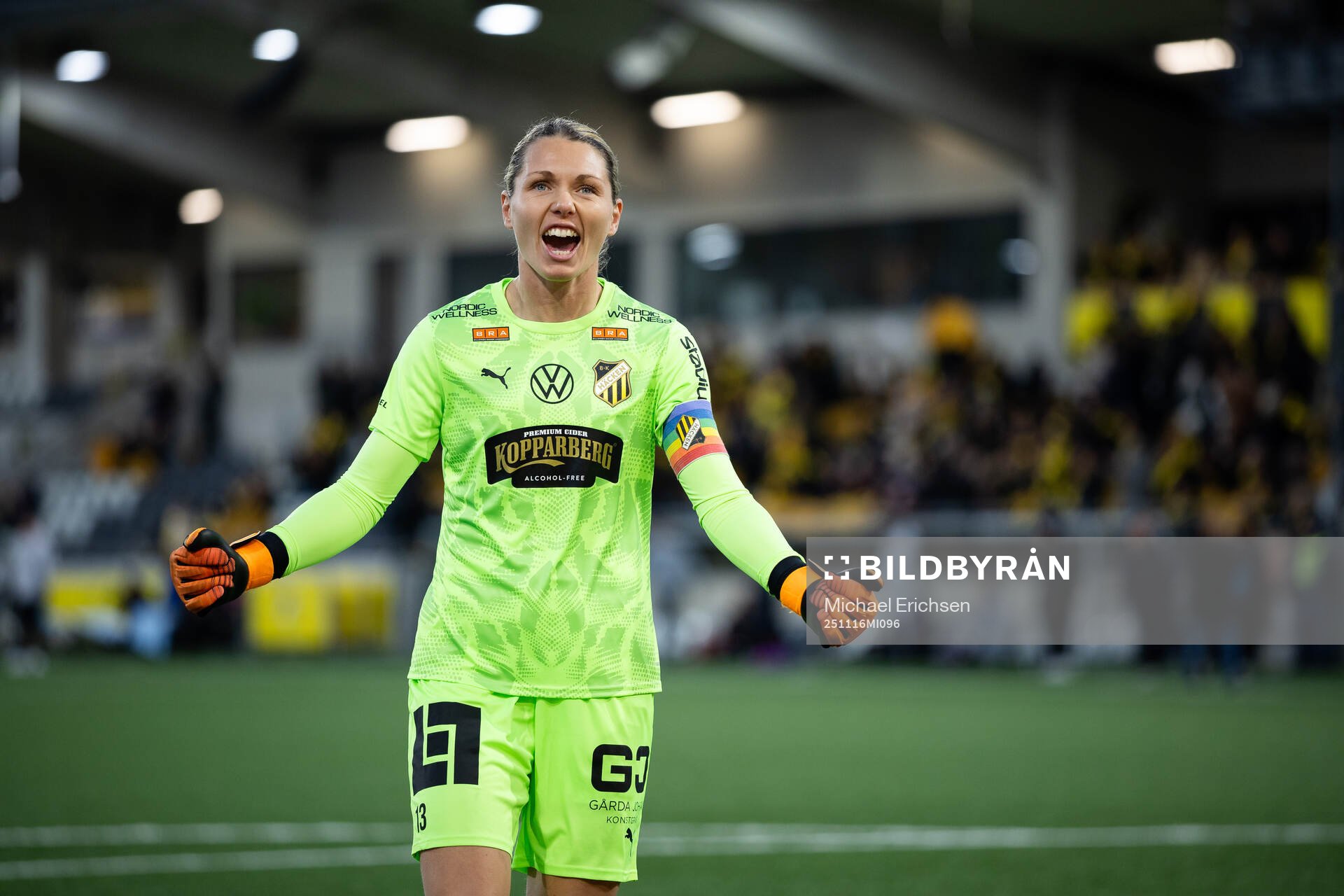 Häckens målvakt Jennifer Falk jublar