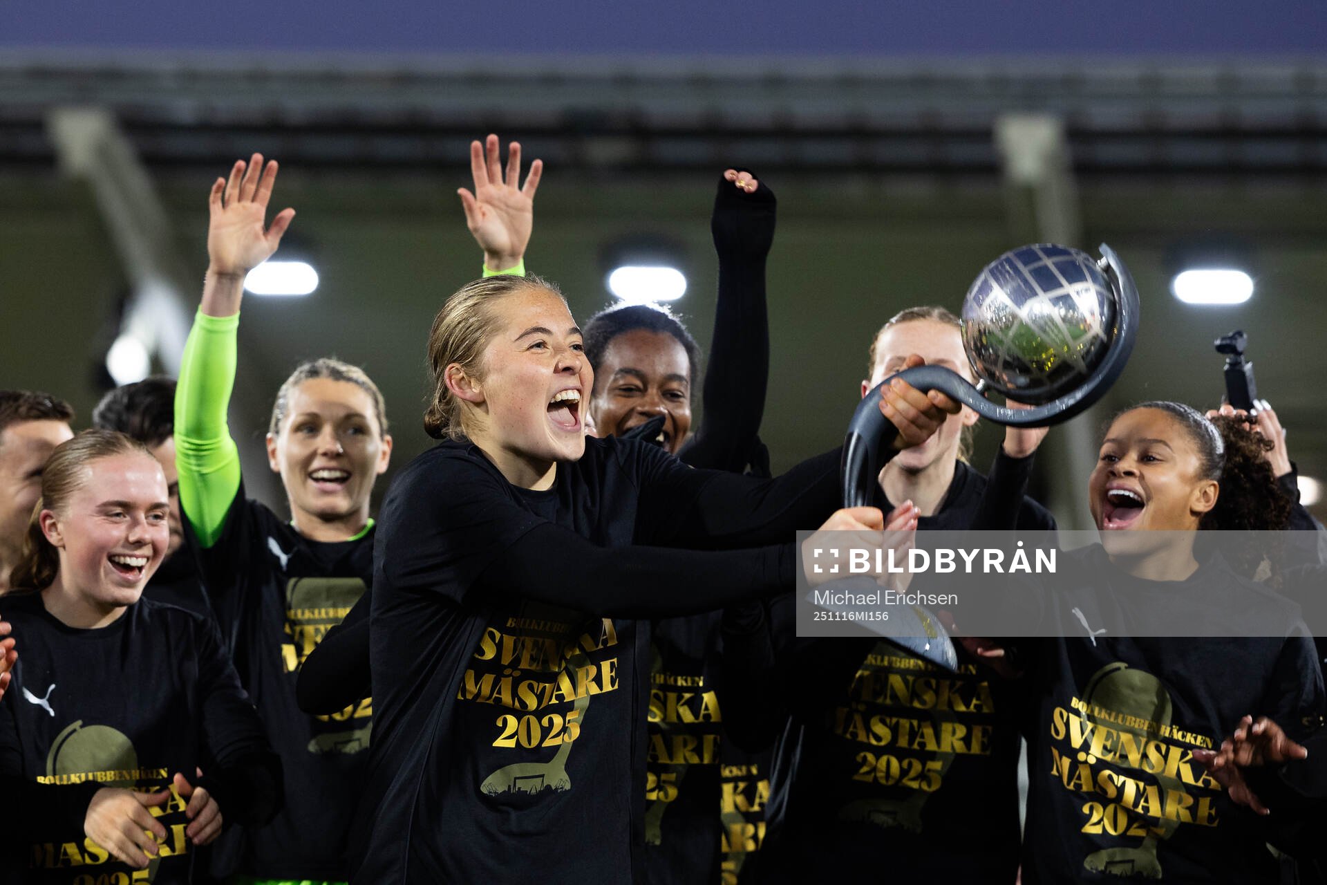 Häckens Paulina Nyström jublar med Kronprinsessan