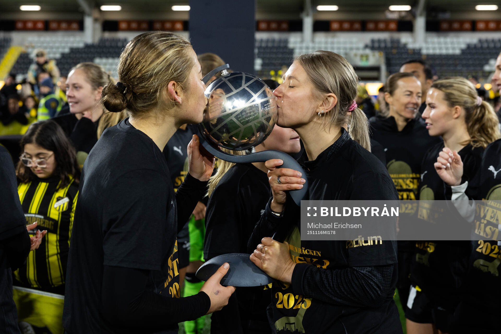 Häckens Paulina Nyström och fysioterapeut Mikaela