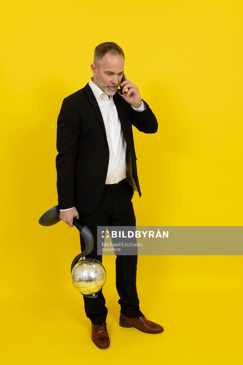 Häckens sportchef Christian Lundström poserar med