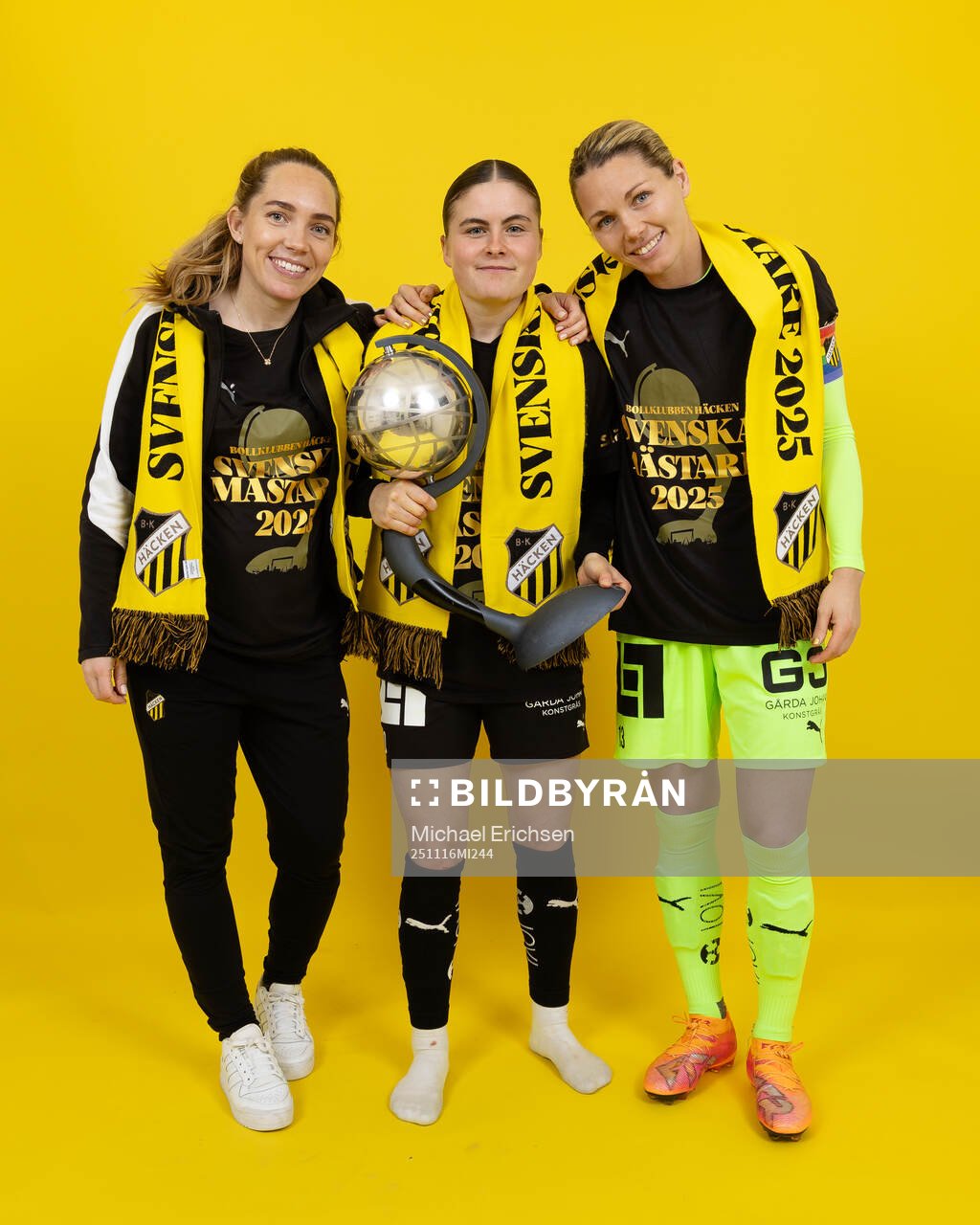 Häckens Elin Rubensson, Hanna Wijk och målvakt Jennifer