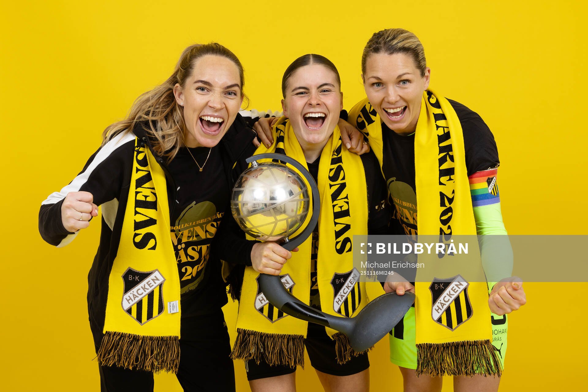 Häckens Elin Rubensson, Hanna Wijk och målvakt Jennifer