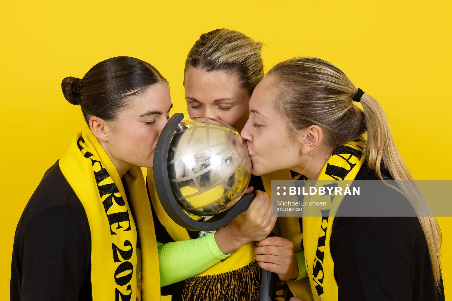 Häckens Hanna Wijk, målvakt Jennifer Falk och Alice
