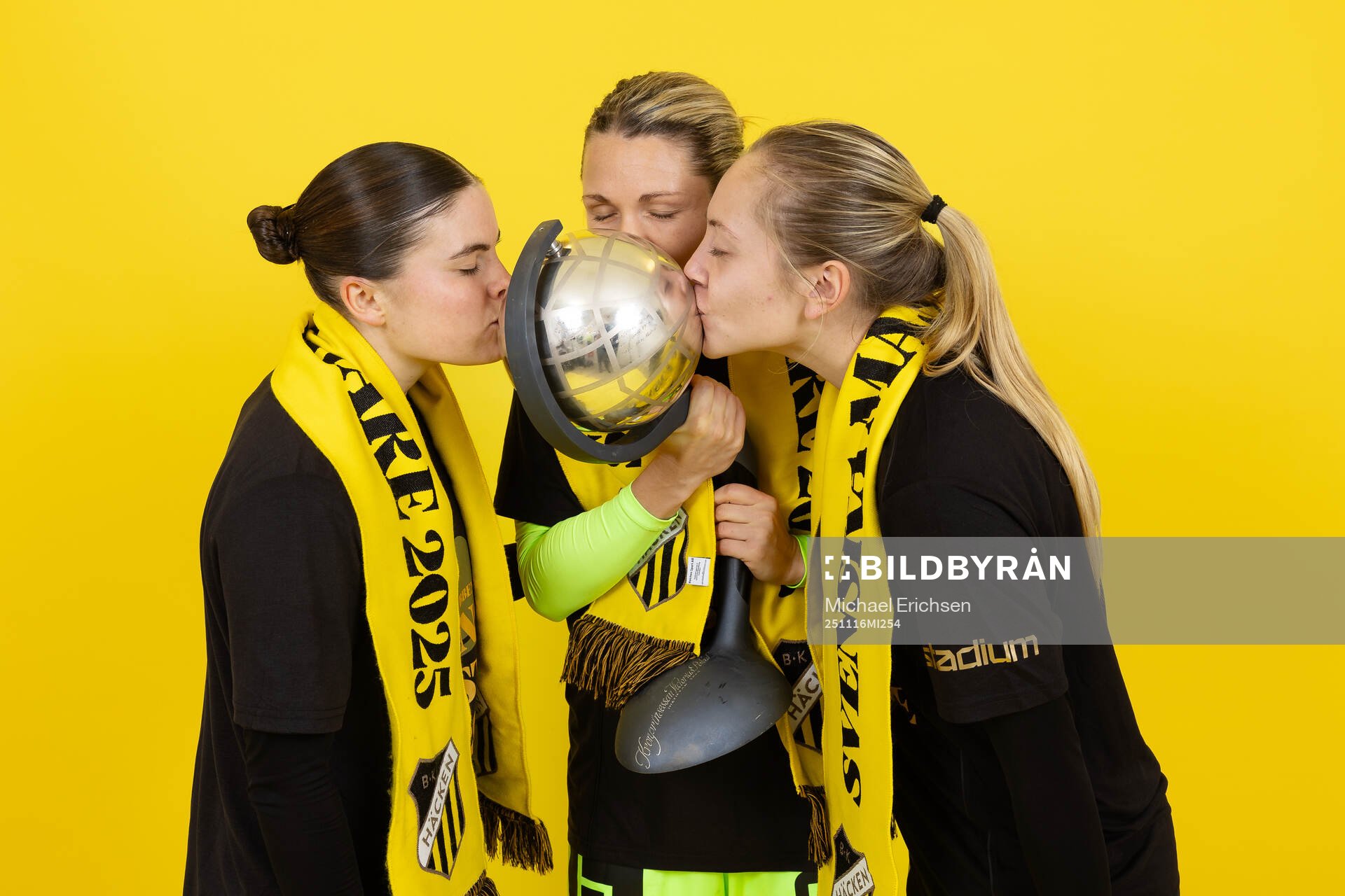 Häckens Hanna Wijk, målvakt Jennifer Falk och Alice
