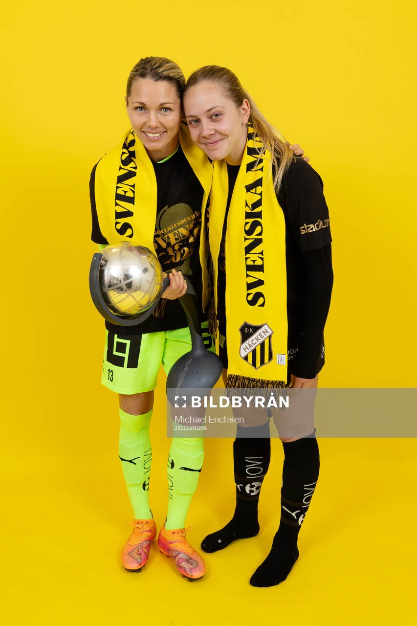 Häckens målvakt Jennifer Falk och Alice Bergström
