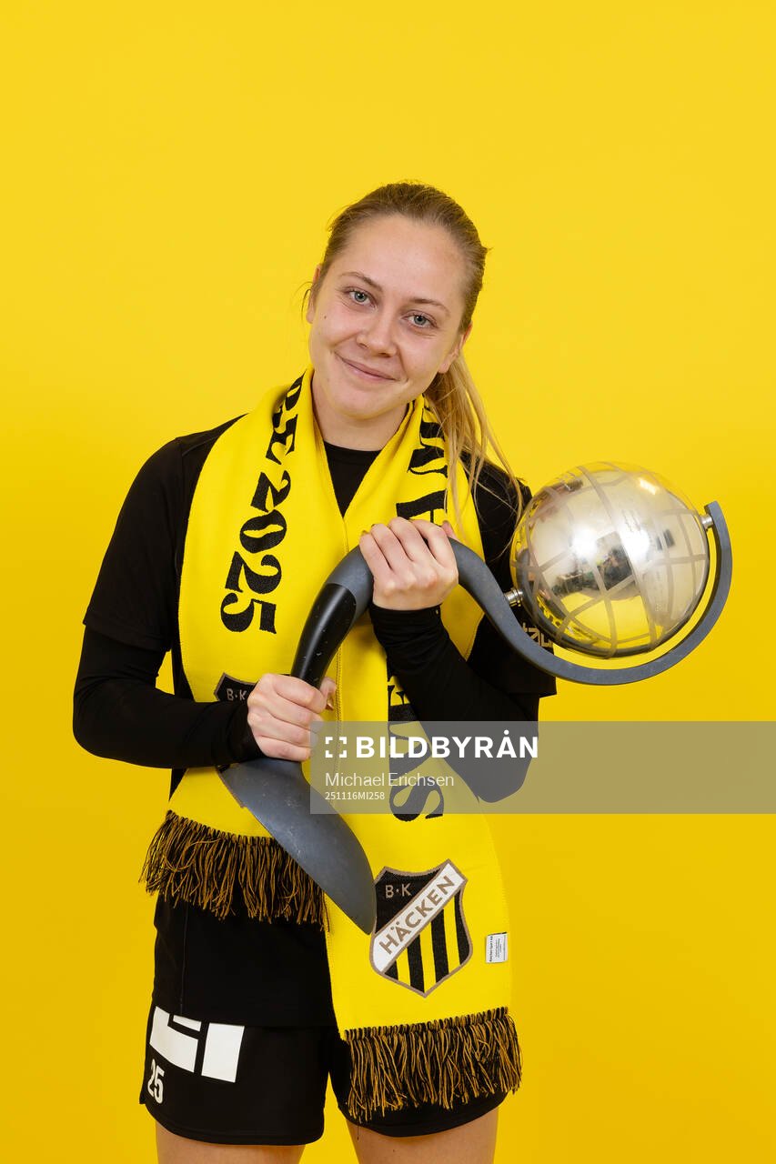 Häckens Alice Bergström poserar med Kronprinsessan