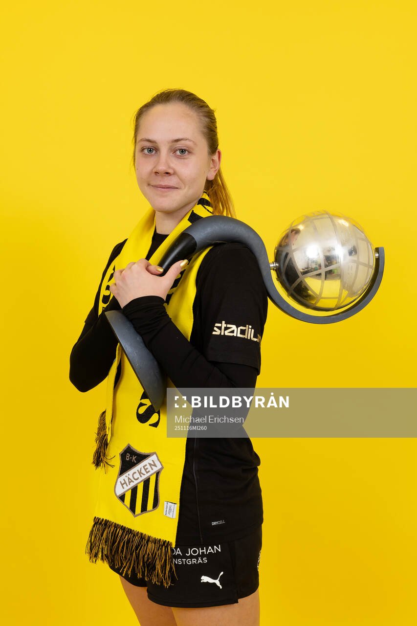 Häckens Alice Bergström poserar med Kronprinsessan