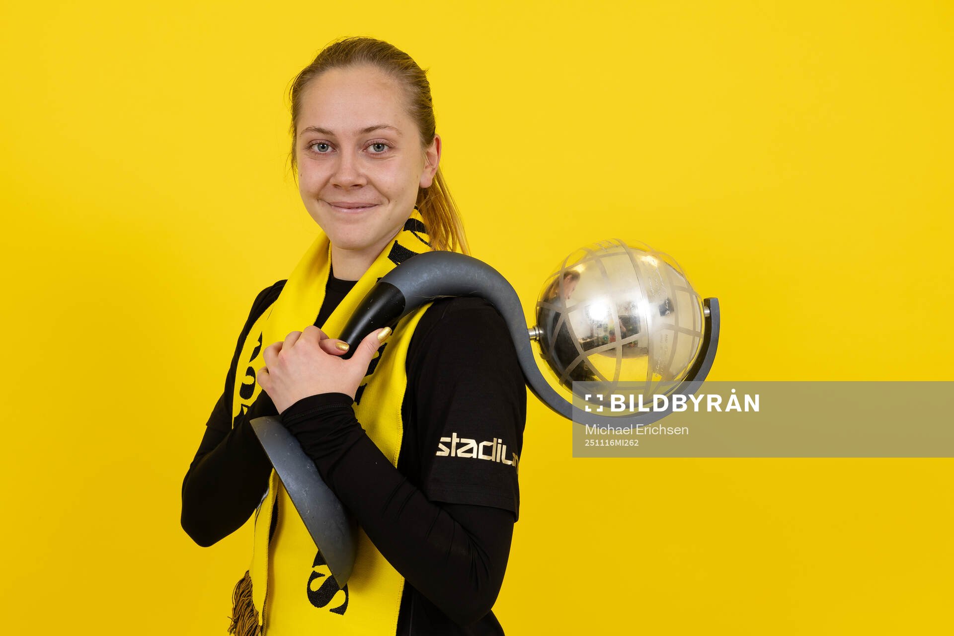 Häckens Alice Bergström poserar med Kronprinsessan