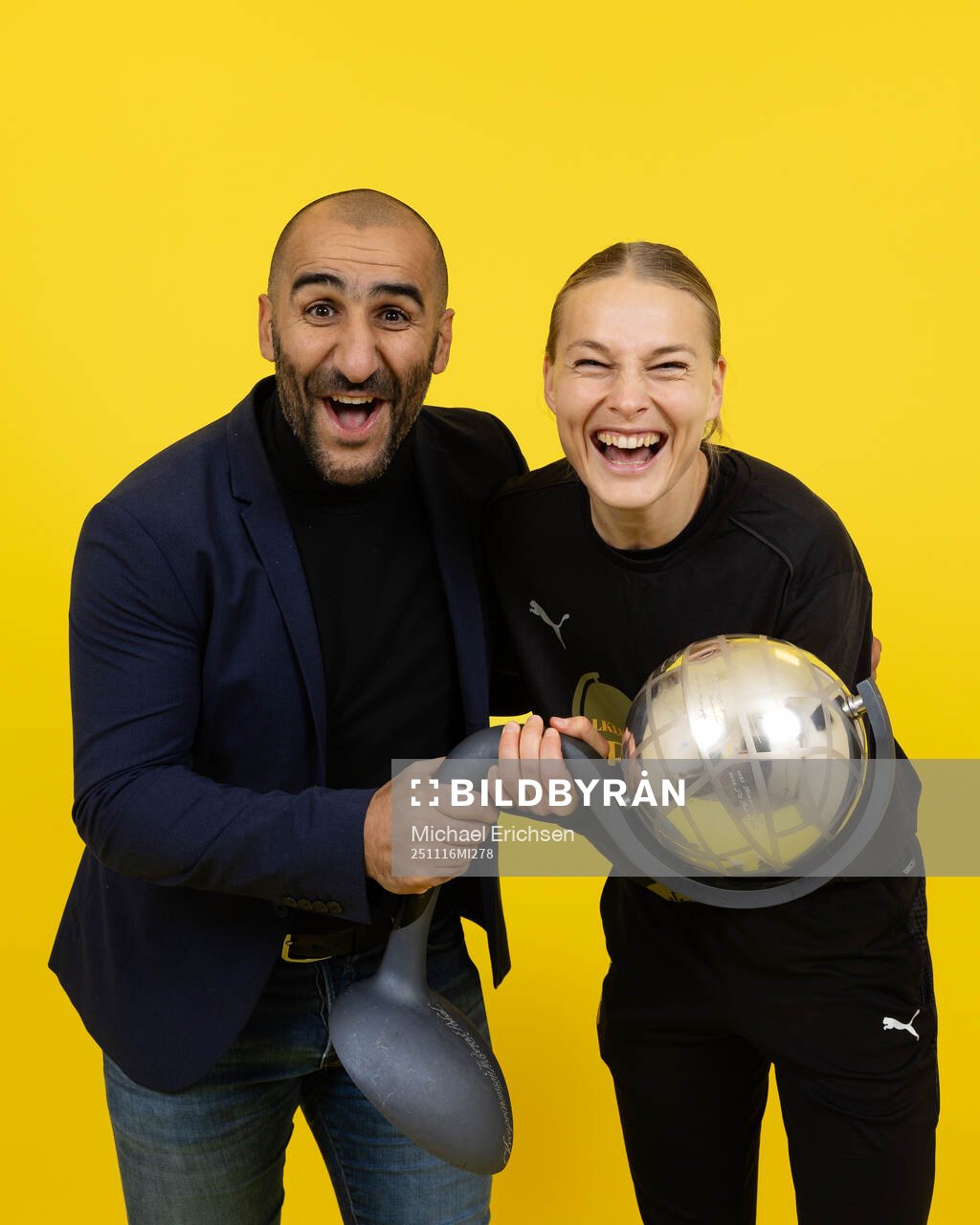 Häckens tränare Mak Lind och Stine Sandbech jublar med