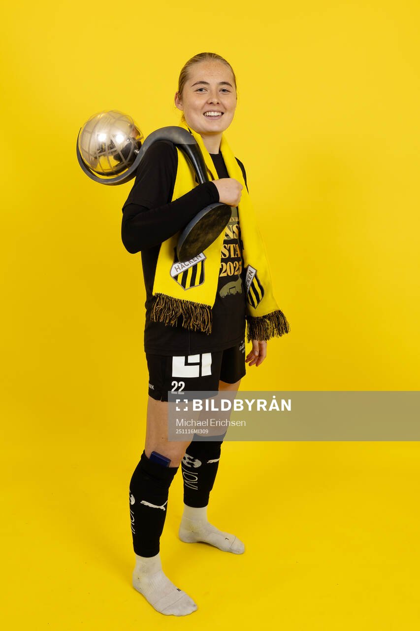 Häckens Paulina Nyström poserar med Kronprinsessan