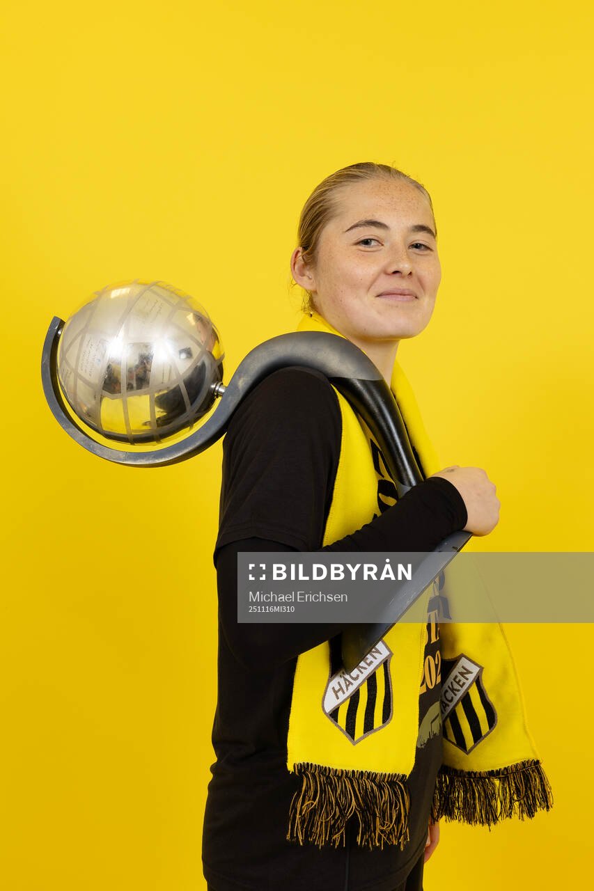 Häckens Paulina Nyström poserar med Kronprinsessan