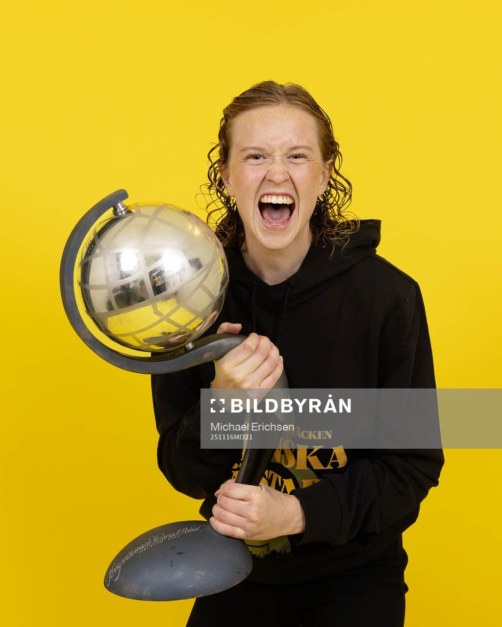 Häckens Emma Östlund jublar med Kronprinsessan Victorias
