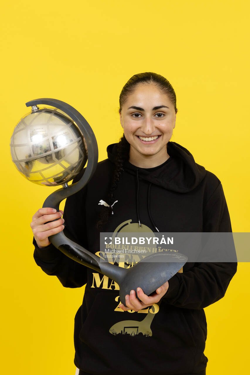 Häckens  Nesrin Akgun poserar med Kronprinsessan Victorias