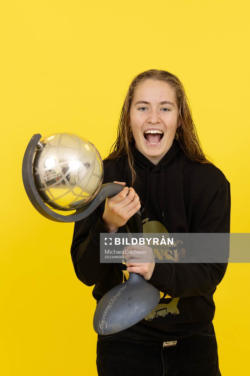 Häckens målvakt Fanney Birkisdottir jublar med